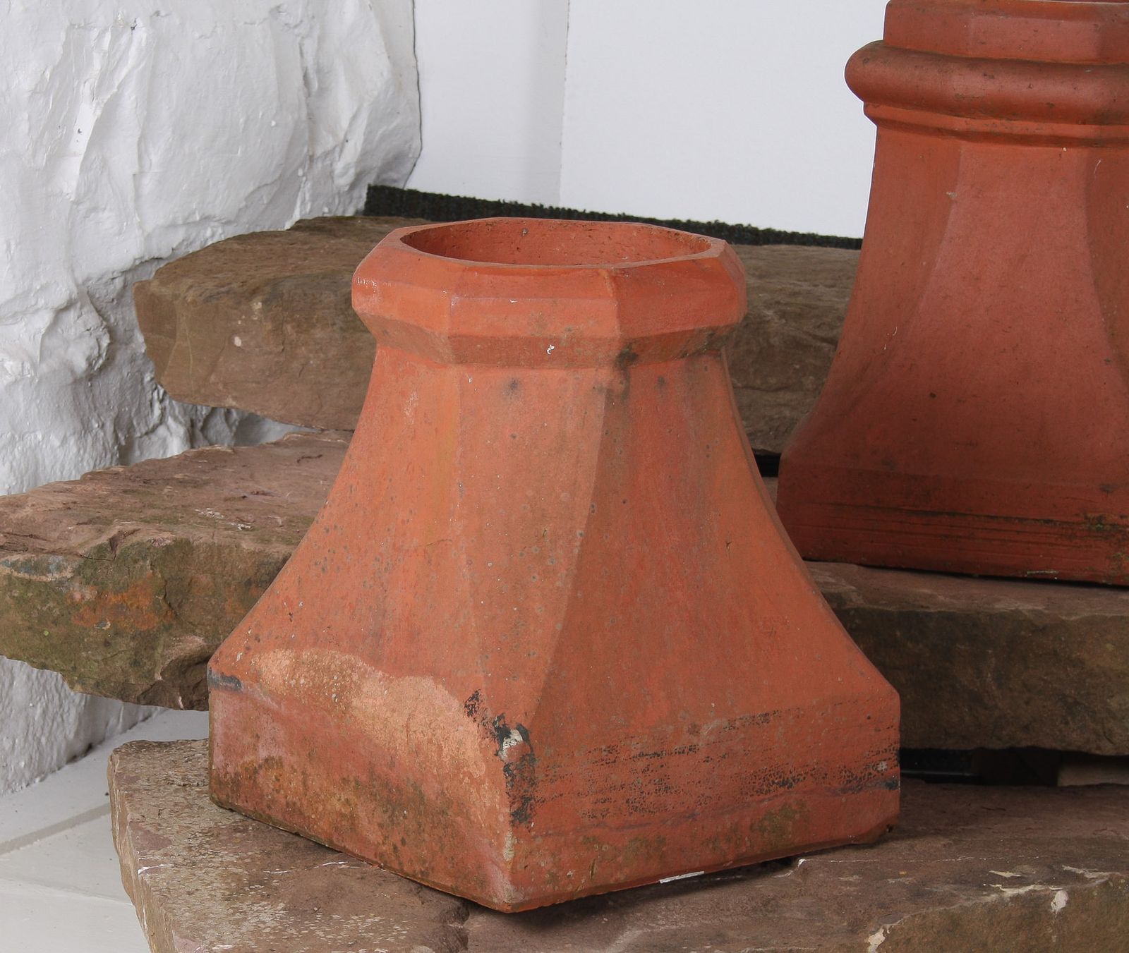 A Pair Of Victorian Red Clay Terrocotta Chimney Pots Garden Planters Rhubarb Forcer photo 585.0
