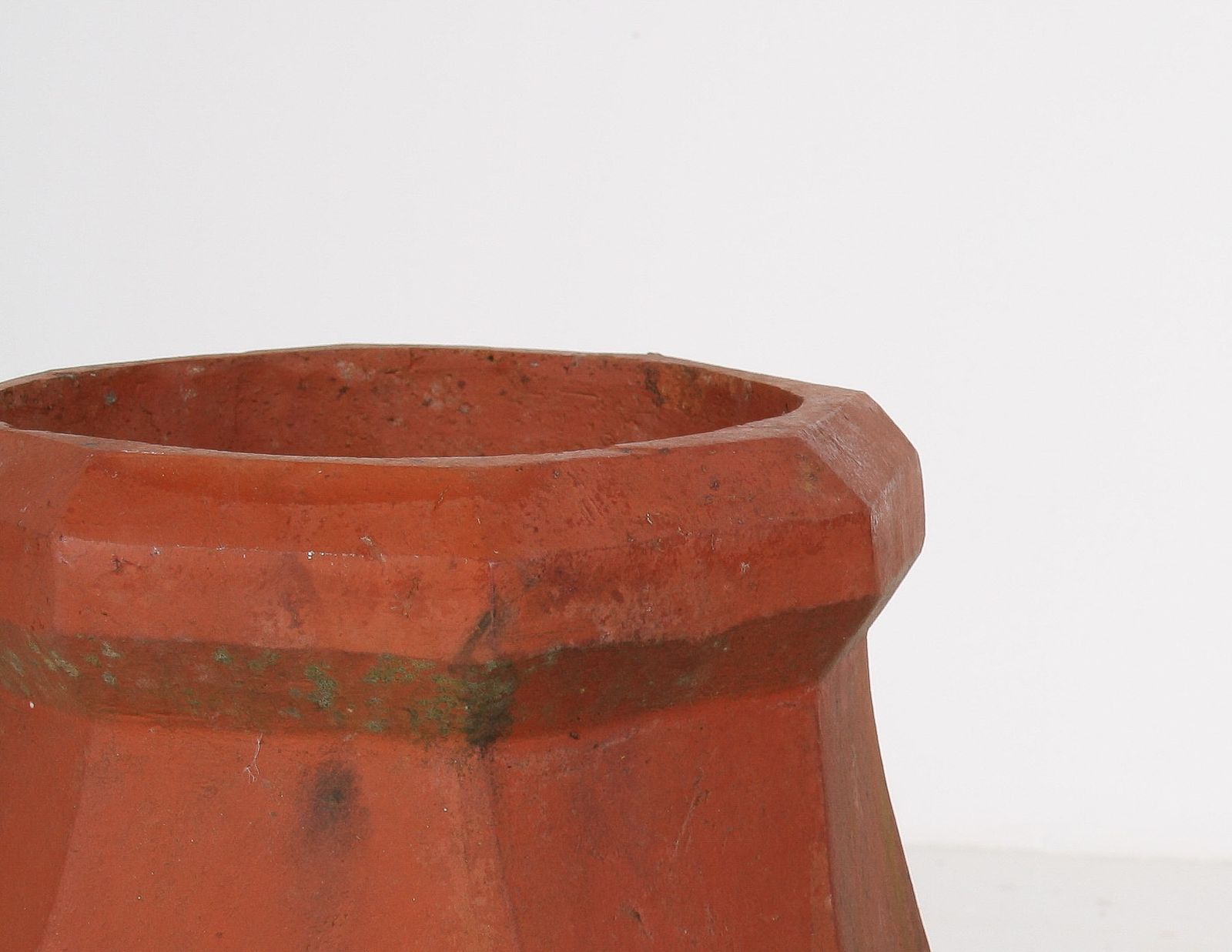 photo furniture A Pair Of Victorian Red Clay Terrocotta Chimney Pots Garden Planters Rhubarb Forcer