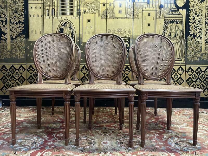 Suite De 6 Chaises Médaillon De Style Louis XVI En Cannage