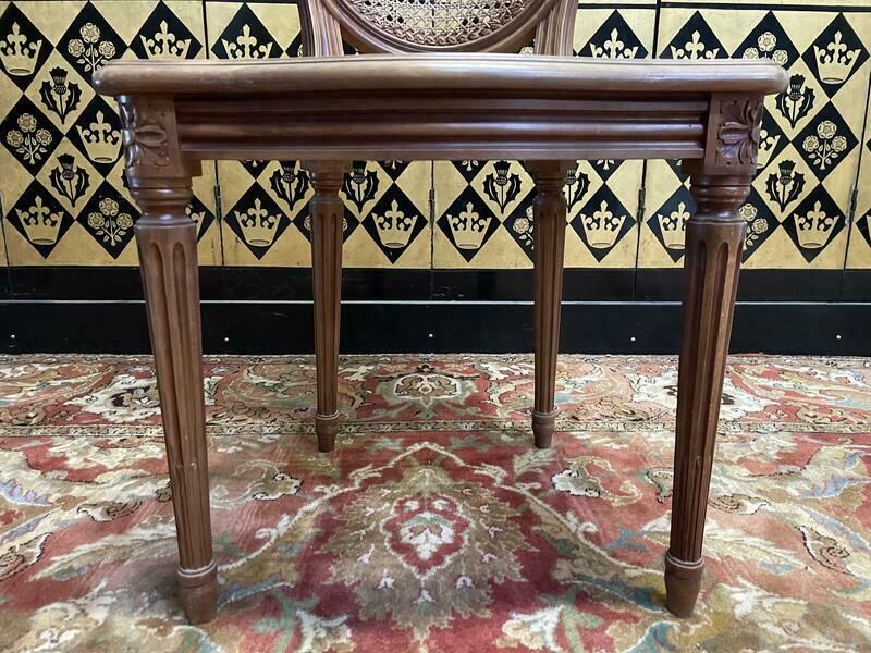Suite De 6 Chaises Médaillon De Style Louis XVI En Cannage photo furniture