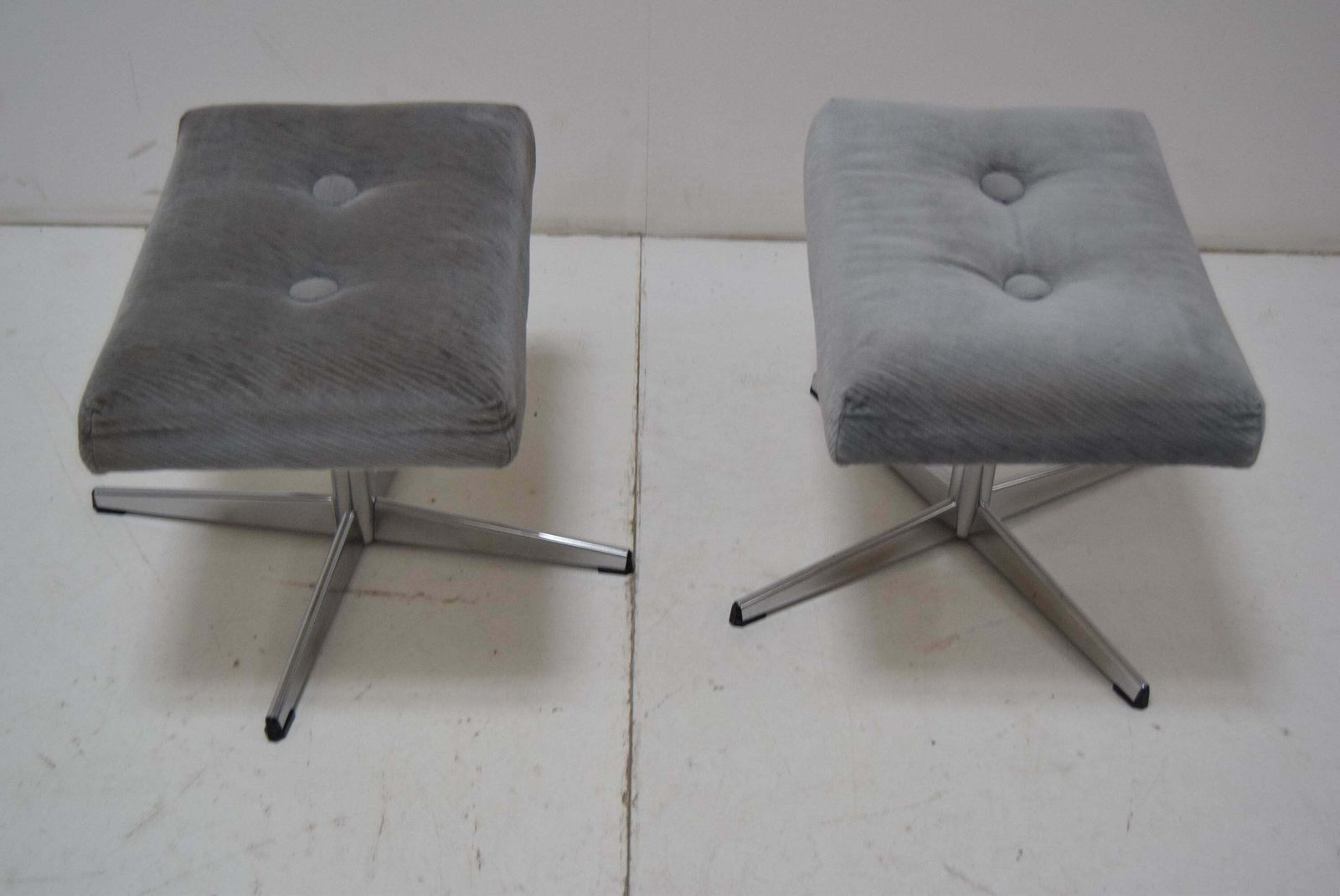 A Pair Of Swivel Stools, Tabourets Or Footstools, Czechoslovakia, 1970s. photo vinterior