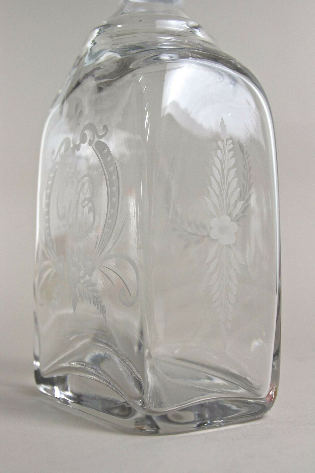 photo vintage 20th Century Art Nouveau Decanter/ Liquor Glass Bottle, Engraved, At Ca. 1915