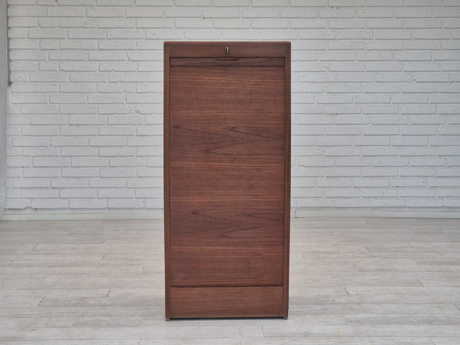 Ca. Jaren 1960, Deens Kantoorkabinet, Teak, Schuifdeuren, Lades Binnenin. photo Meubels