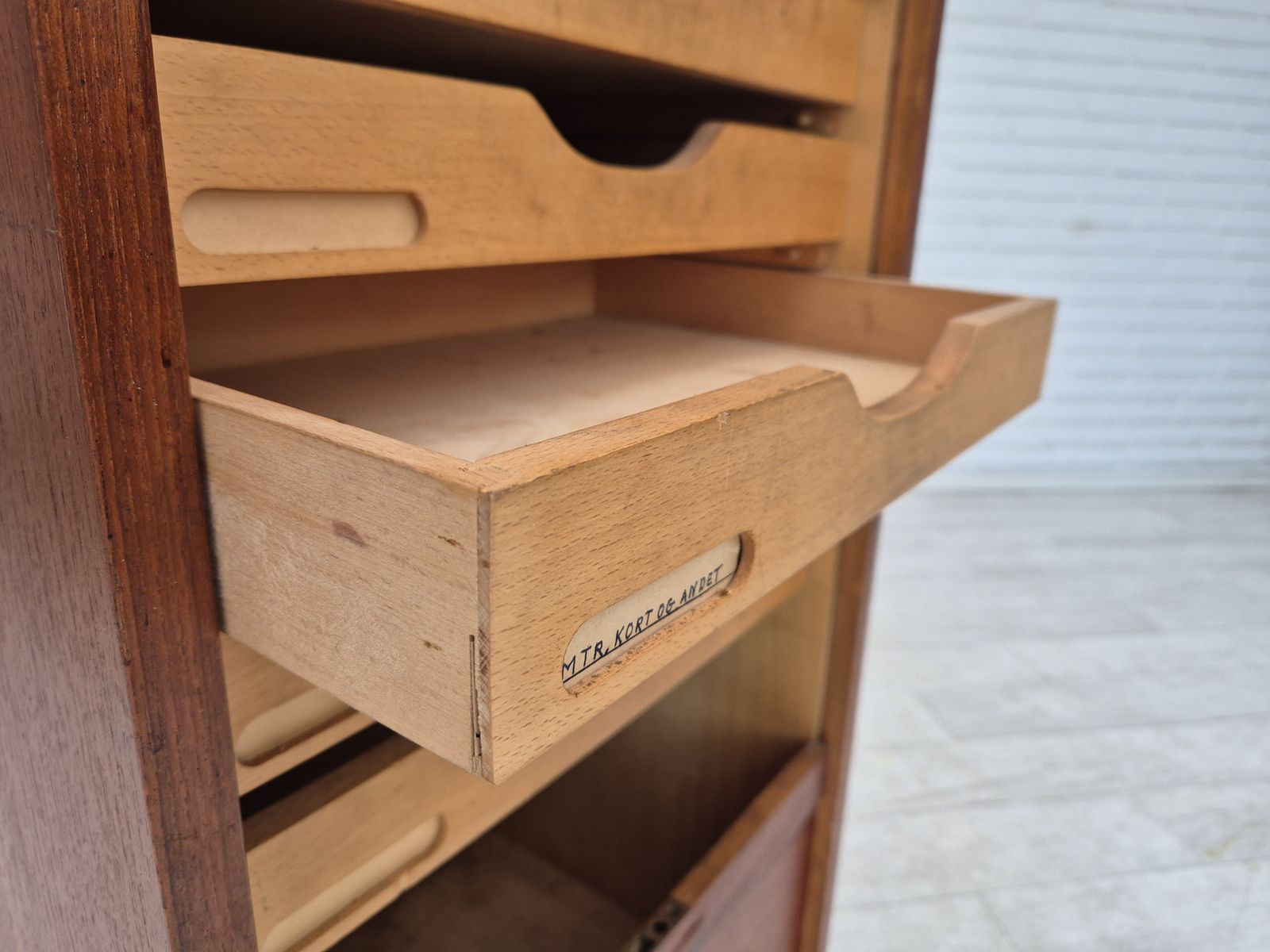 photo furniture Ca. Jaren 1960, Deens Kantoorkabinet, Teak, Schuifdeuren, Lades Binnenin.