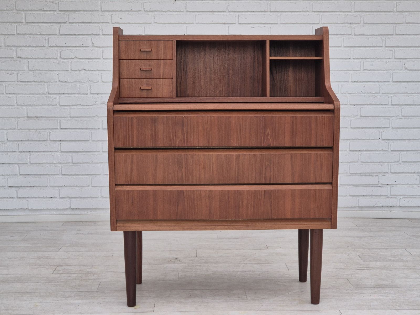 Ca. Jaren 1960, Deense Ladekast Met Inklapbare Bovenkant/Spiegel, Teak. photo Meubels