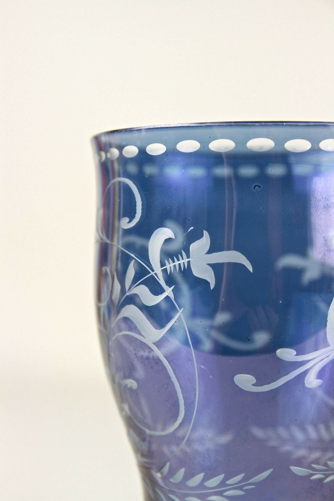 photo vinterior 20th Century Purple/ Blue Iridescent Glass Vase/ Tumbler, Engraved, Cz Ca. 1920
