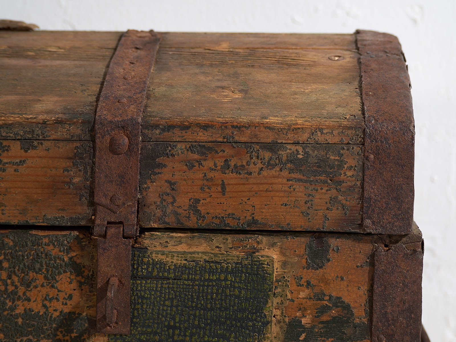 604.0 Antique Green Patina Antique Chest (C.1900) #32 photo