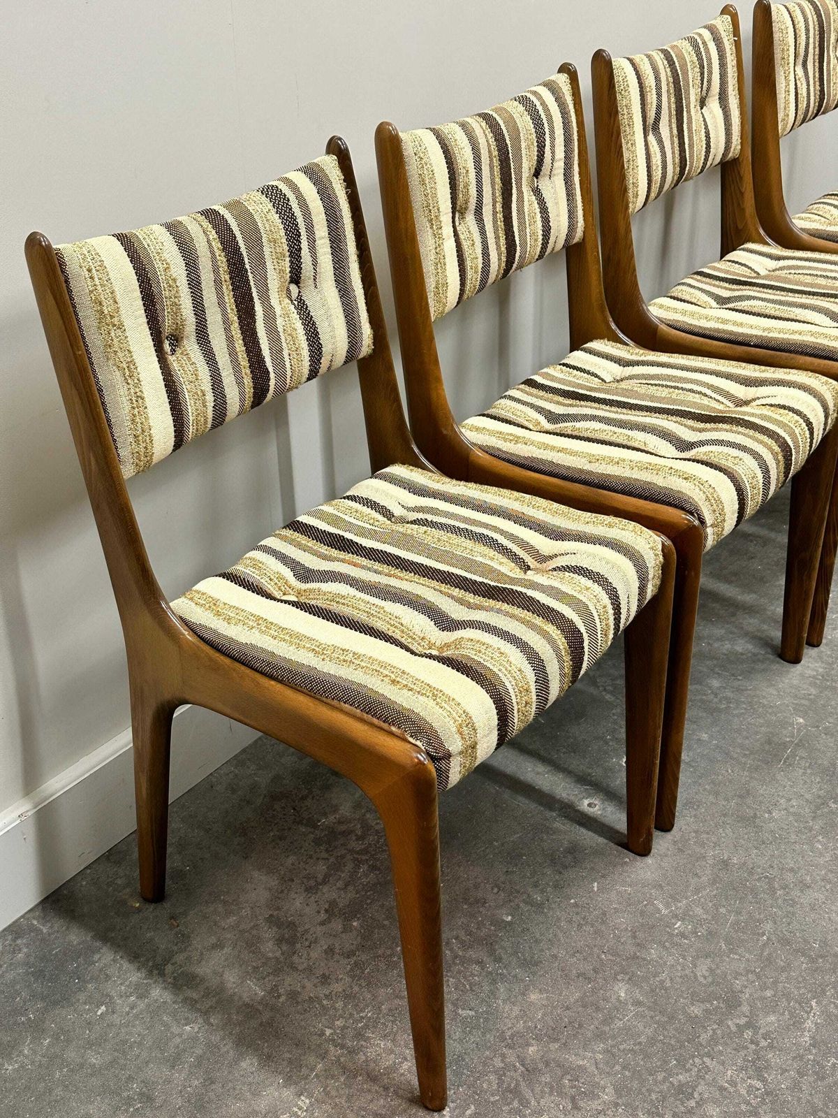 Set Van 4 Teakhouten Deense Eetkamerstoelen Met Bijbehorende Bekleding, Jaren 1970 photo furniture