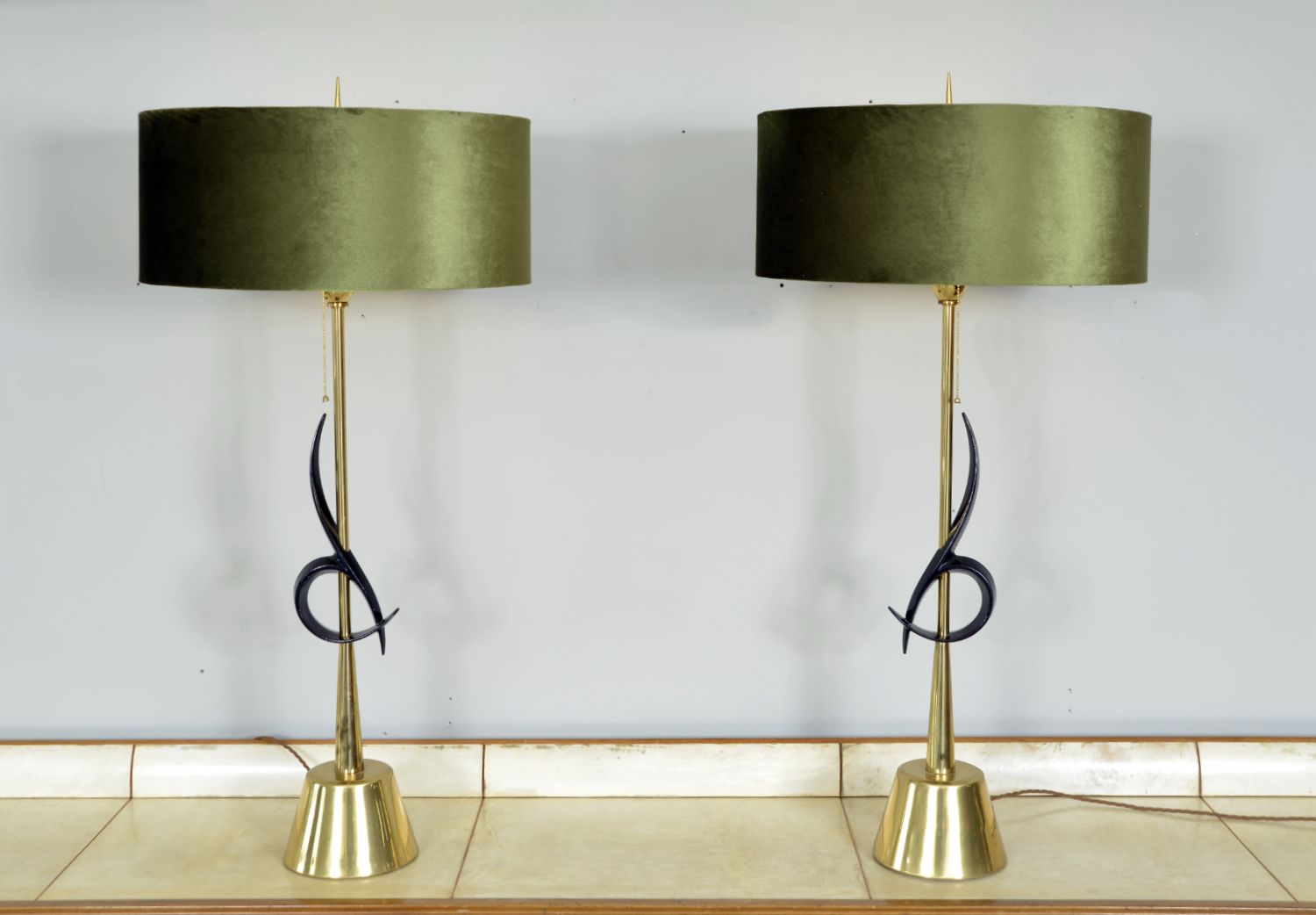 Large Pair 1950s American Midcentury Modern Table Lamps By Rembrandt Lamp Company Hollywood Regency photo for sale