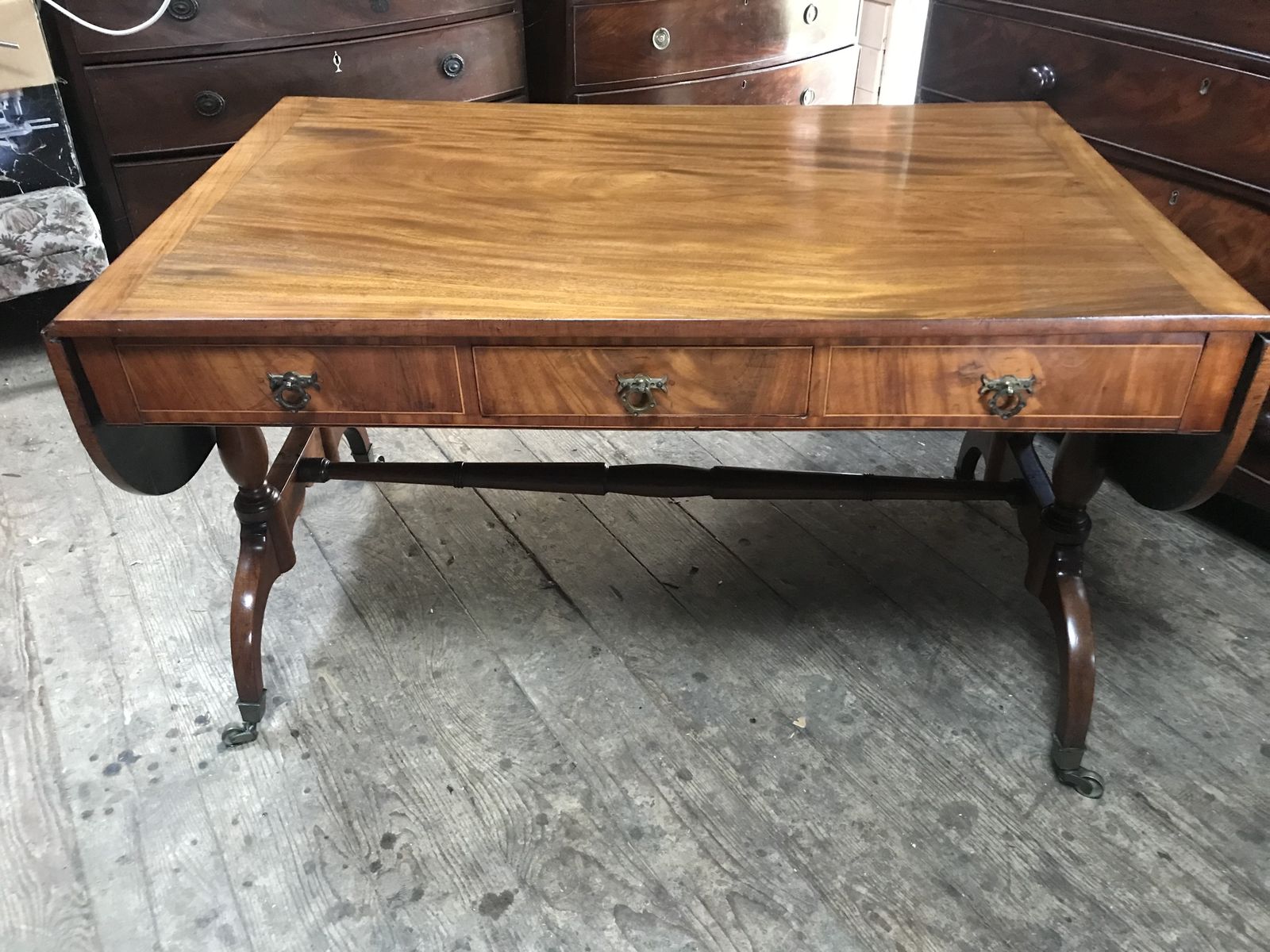photo furniture Large Georgian Mahogany Table From A Very Exclusive Country House / Hotel .