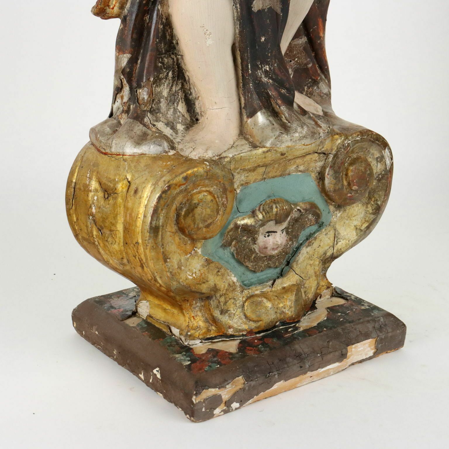 photo vinterior Antique Candle Holders Angel Shaped Lacquered Wood XVIII Century