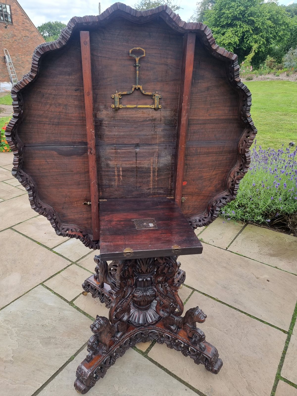 photo vintage 19th Century Indian Carved Padauk Wood Table Circa 1860, Highly Decorative