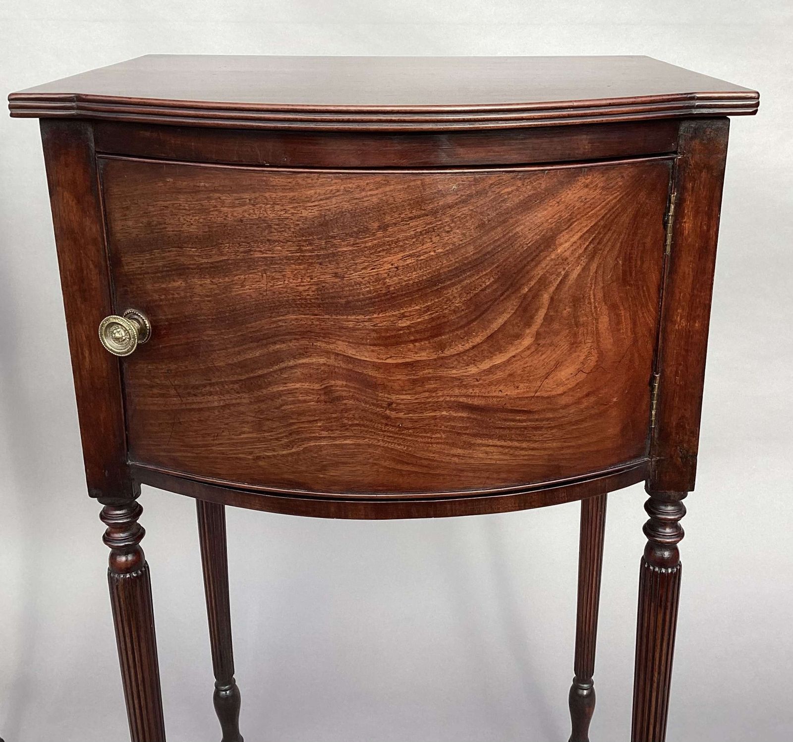 10450.0 Fine George III Pair Of Mahogany Bedside Cabinets / Cupboards photo