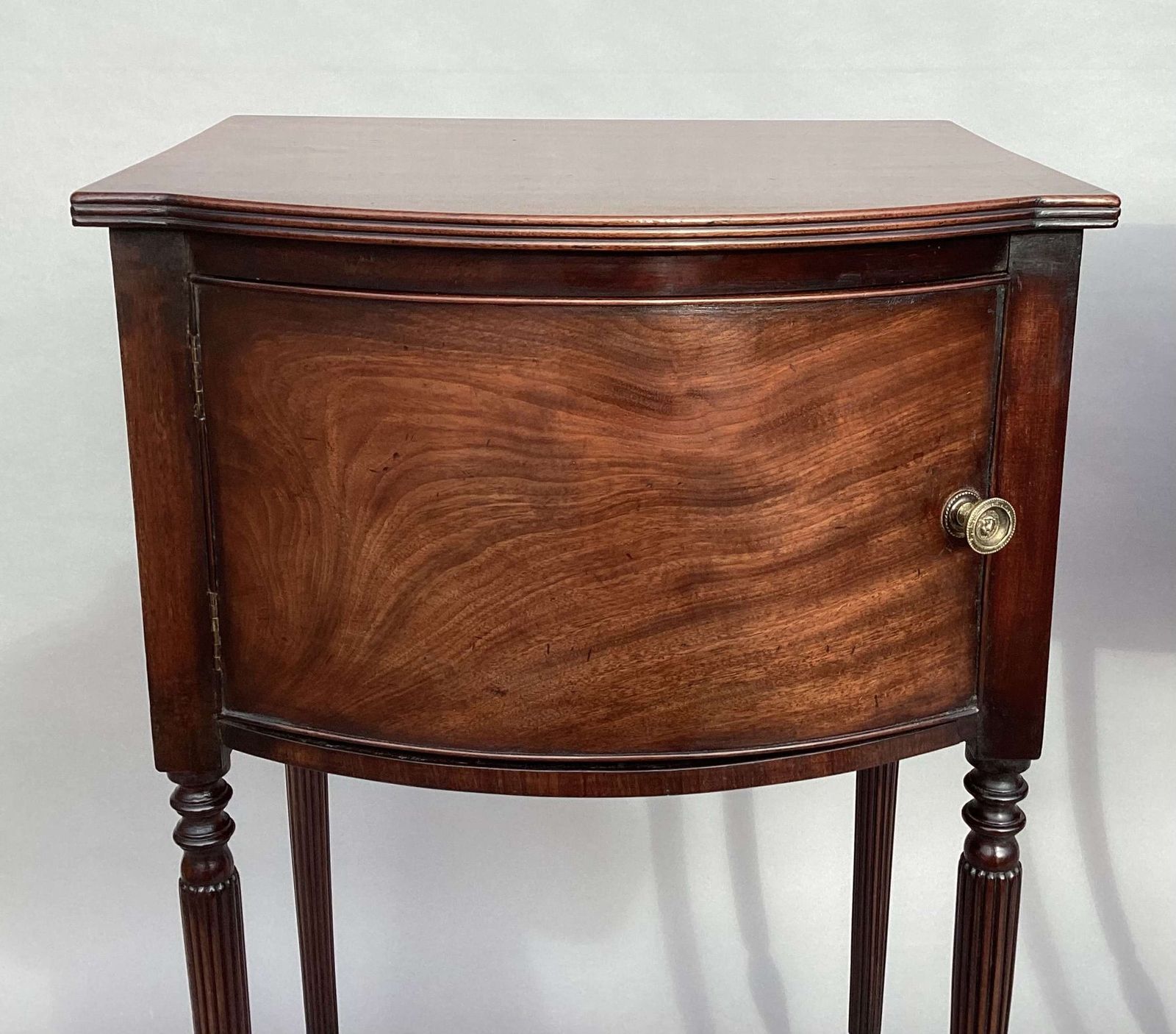 photo vinterior Fine George III Pair Of Mahogany Bedside Cabinets / Cupboards