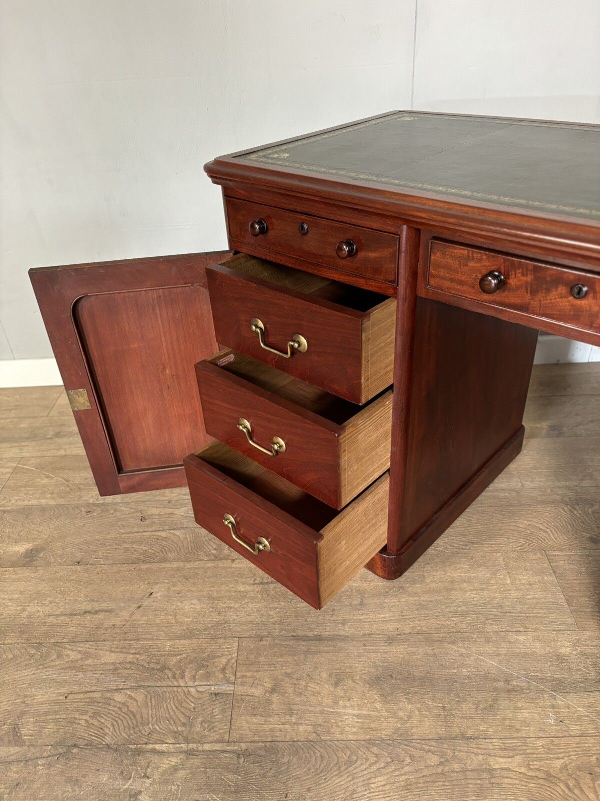 Good Victorian Mahogany Knee Hole Desk photo buy