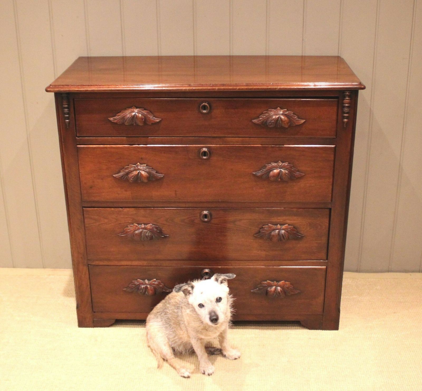 photo vinterior Late 19th Century Walnut Chest Of Drawers