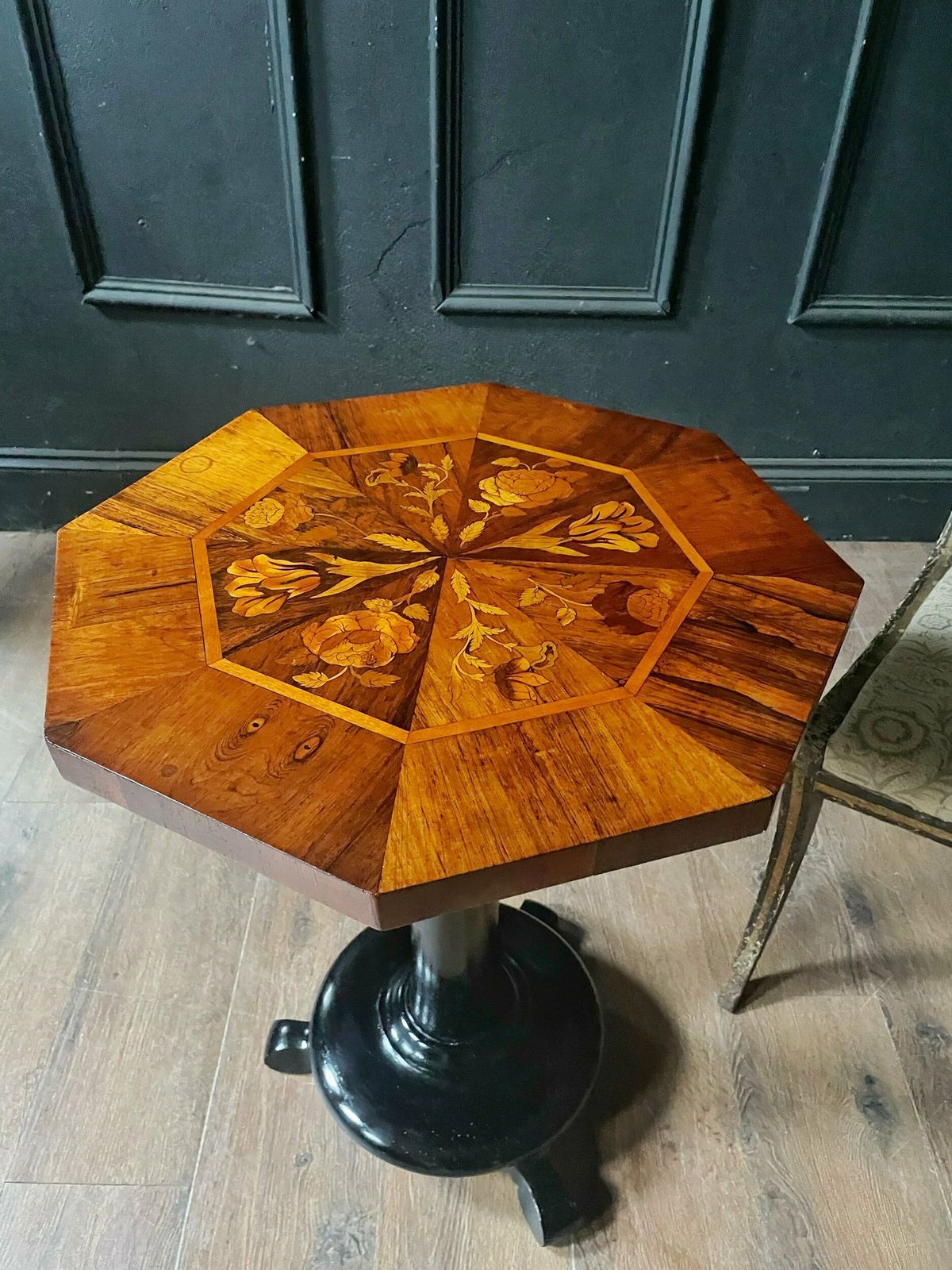 C19th Continental Pedestal Table photo vinterior