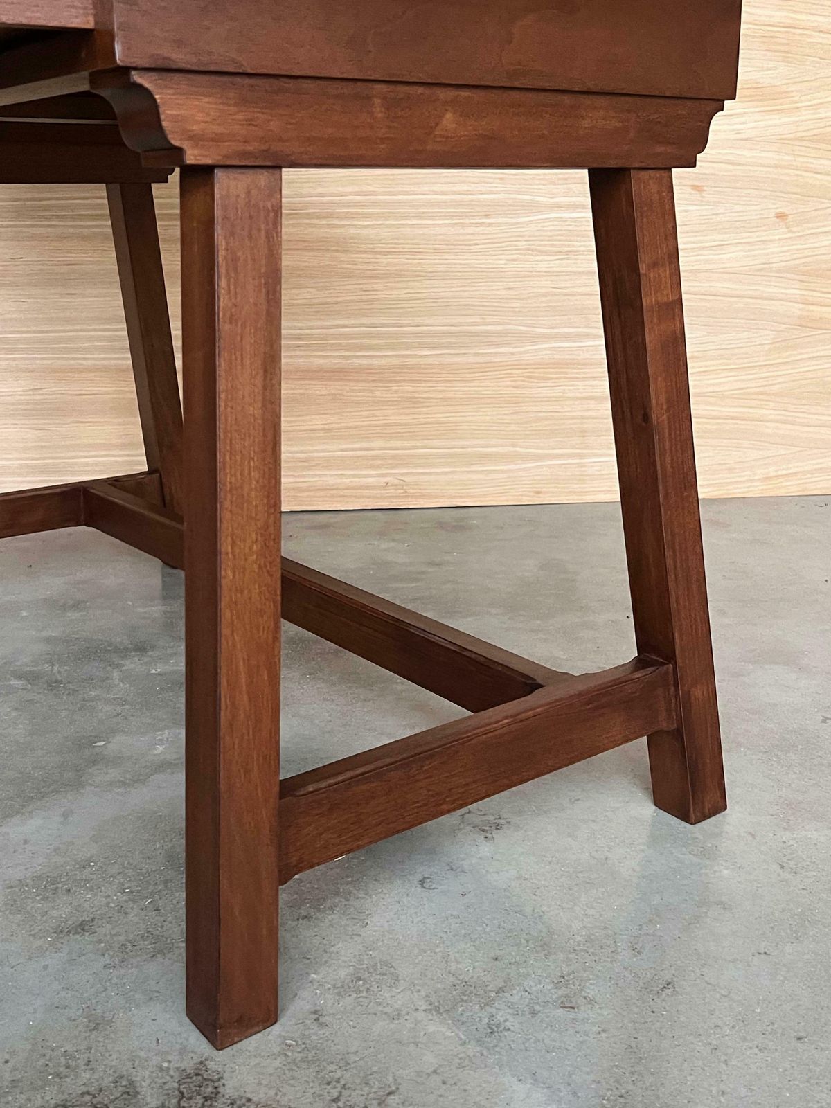 Mobilier Bureau de campagne espagnol en noyer, deux tiroirs, début du XXe siècle photo