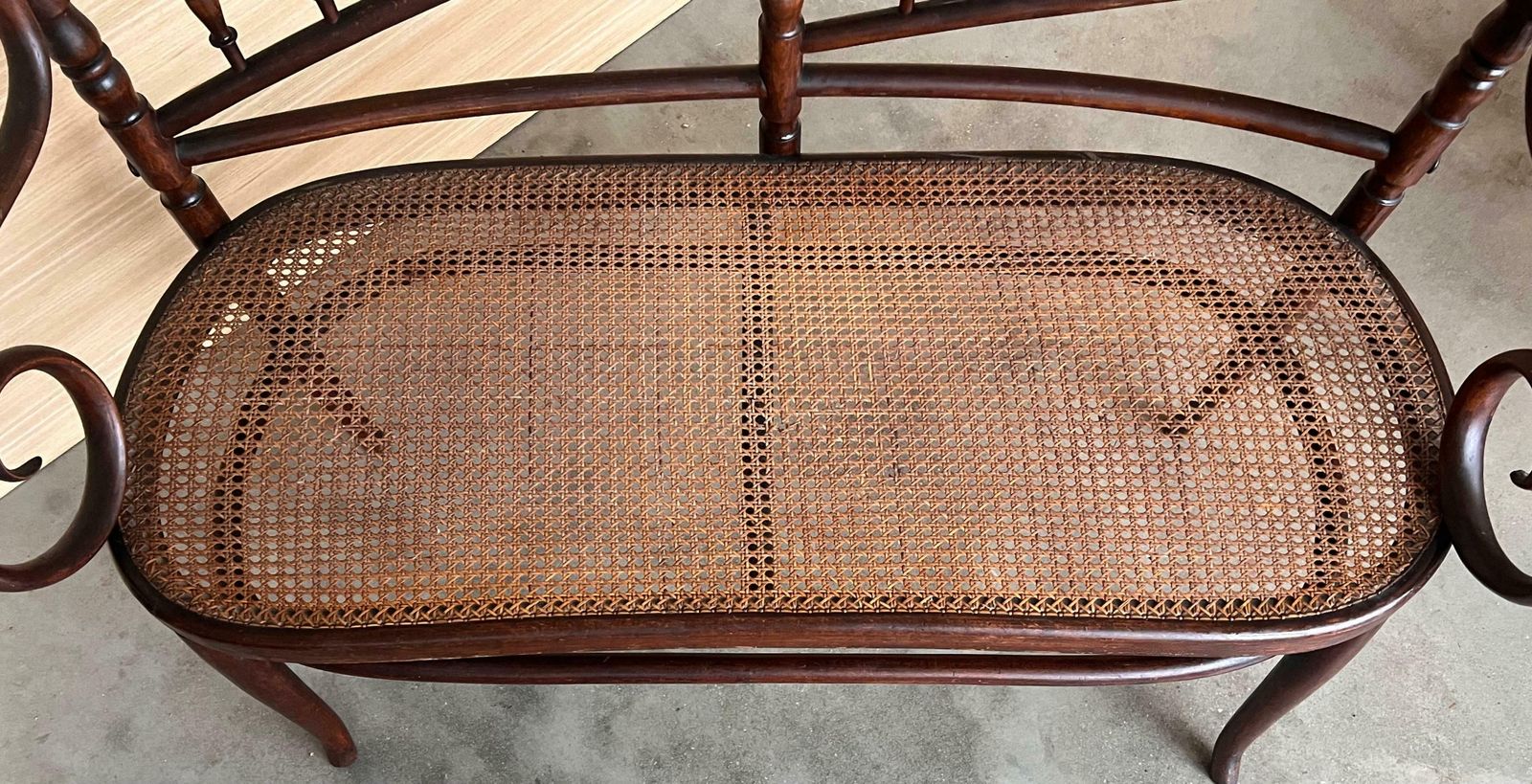 photo for sale Canapé en bois courbé de style Thonet, siège canné, vers 1925