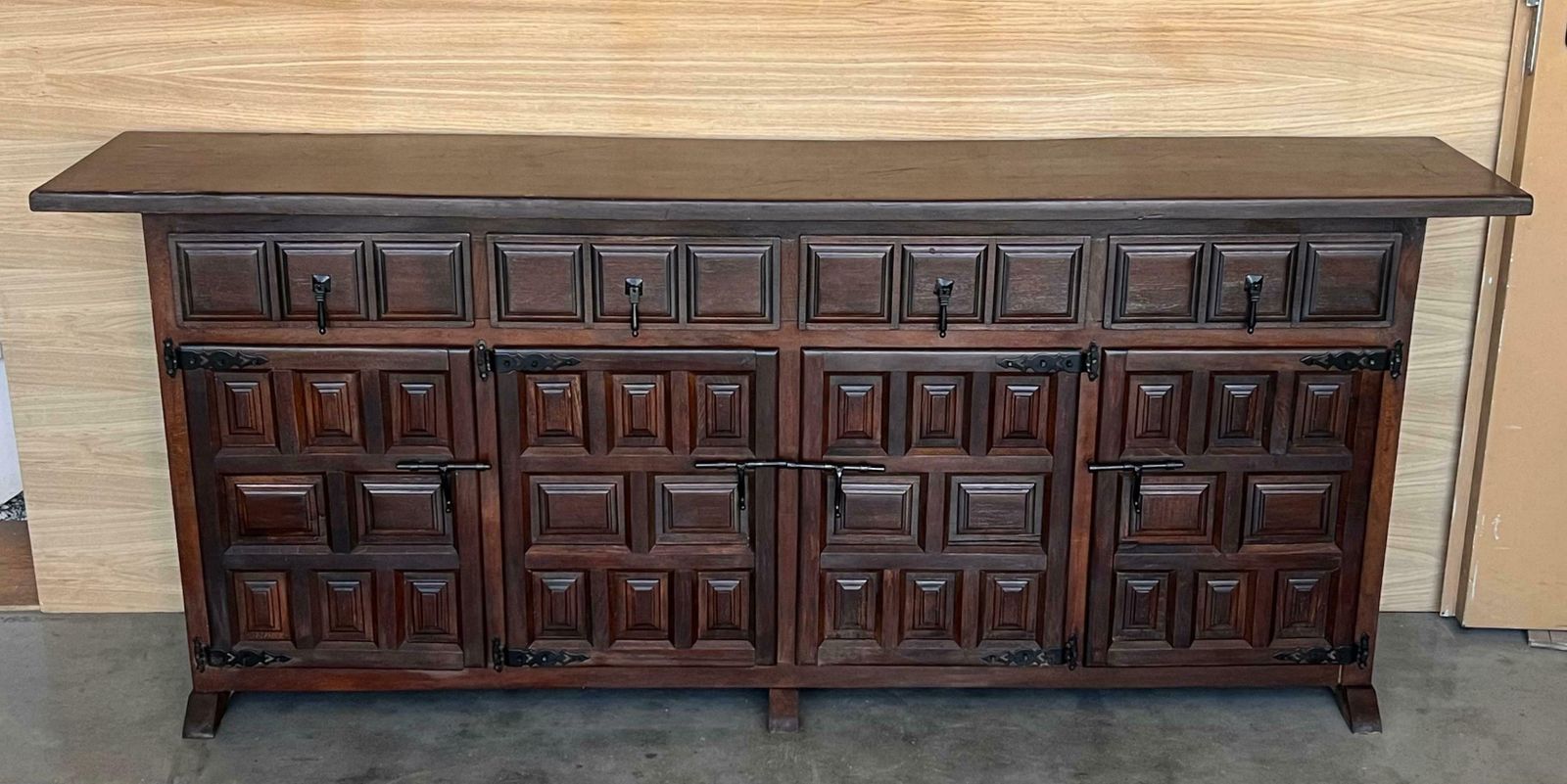Grande credenza ou buffet baroque catalan espagnol en noyer, XIXe siècle photo furniture