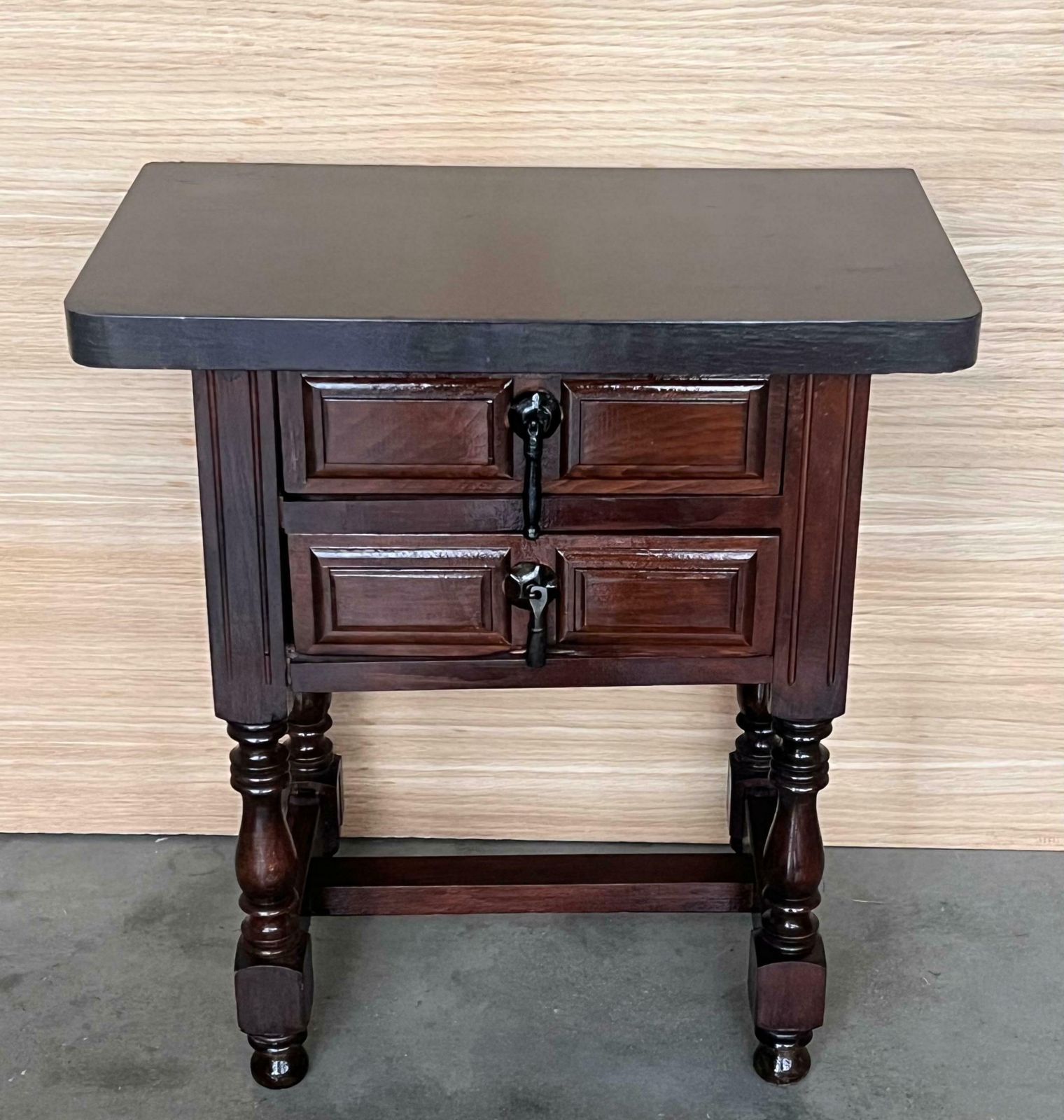 Tables de chevet espagnoles du XXe siècle, deux tiroirs et ferrures en fer photo for sale
