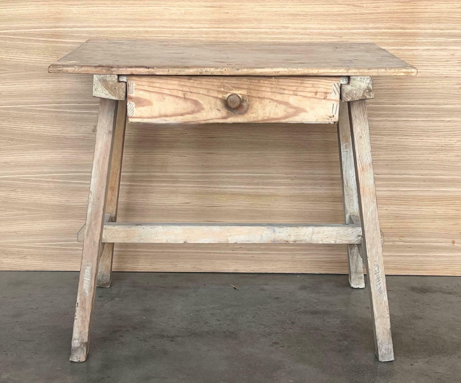 Table d'appoint baroque espagnole décolorée avec tiroir photo furniture