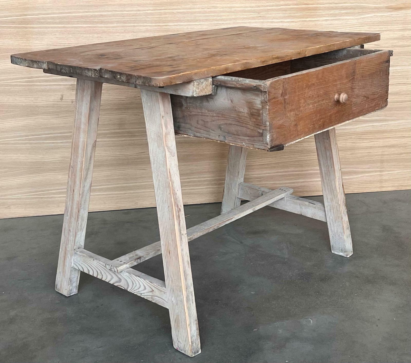 Table d'appoint baroque espagnole décolorée avec tiroir photo buy