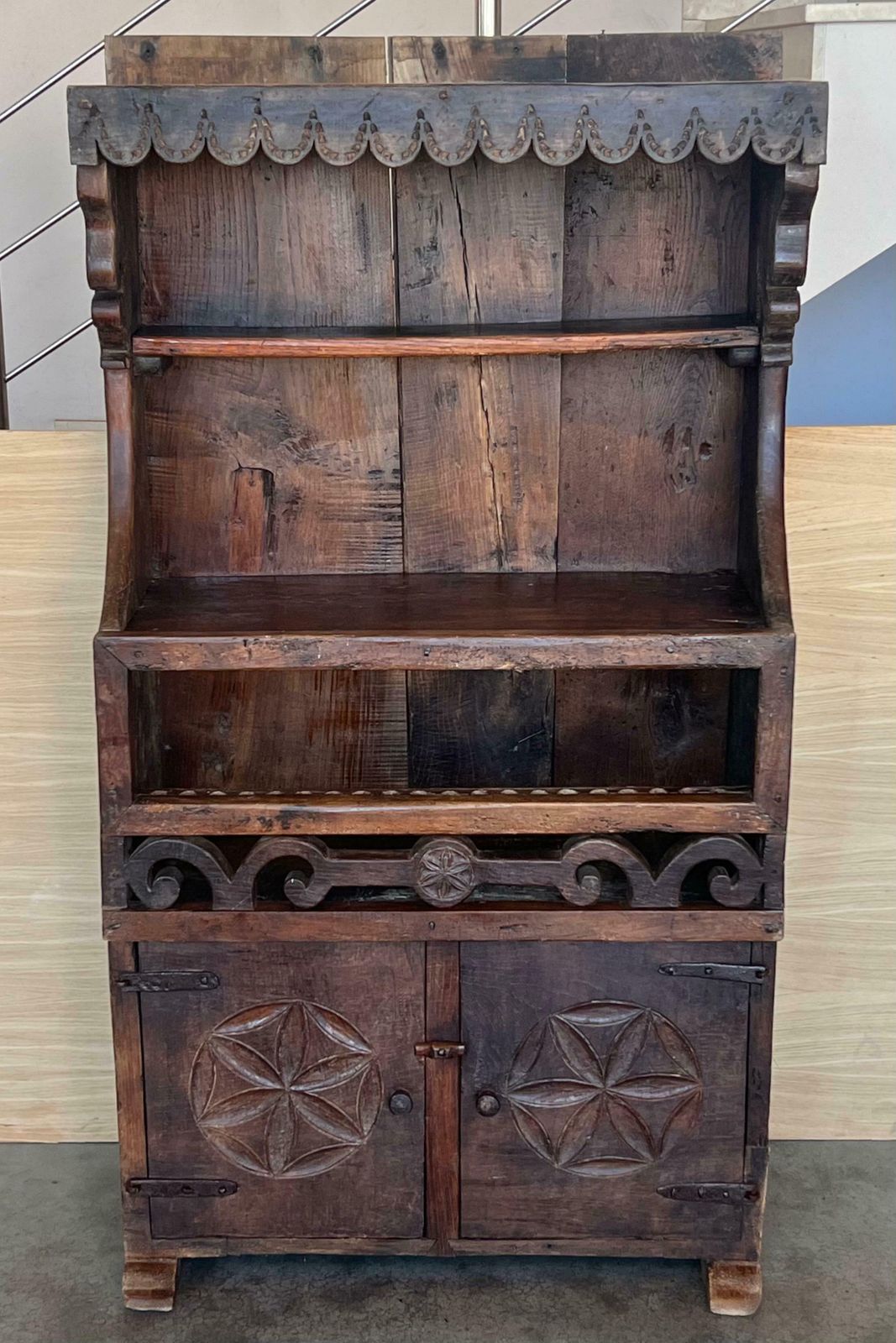 Armoire XIXe siècle en noyer, influence castillane, Espagne, restaurée photo Mobilier