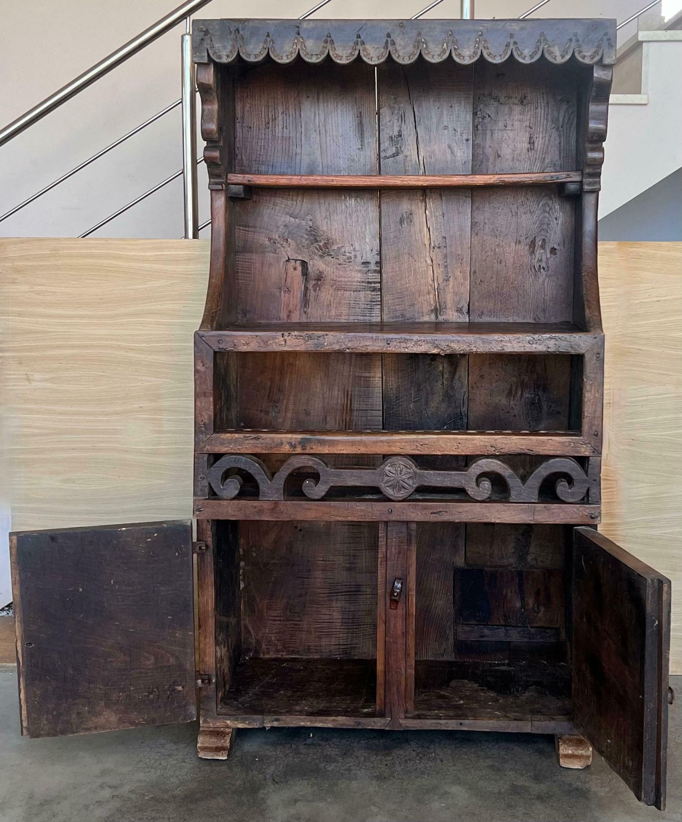 Armoire XIXe siècle en noyer, influence castillane, Espagne, restaurée photo vinterior