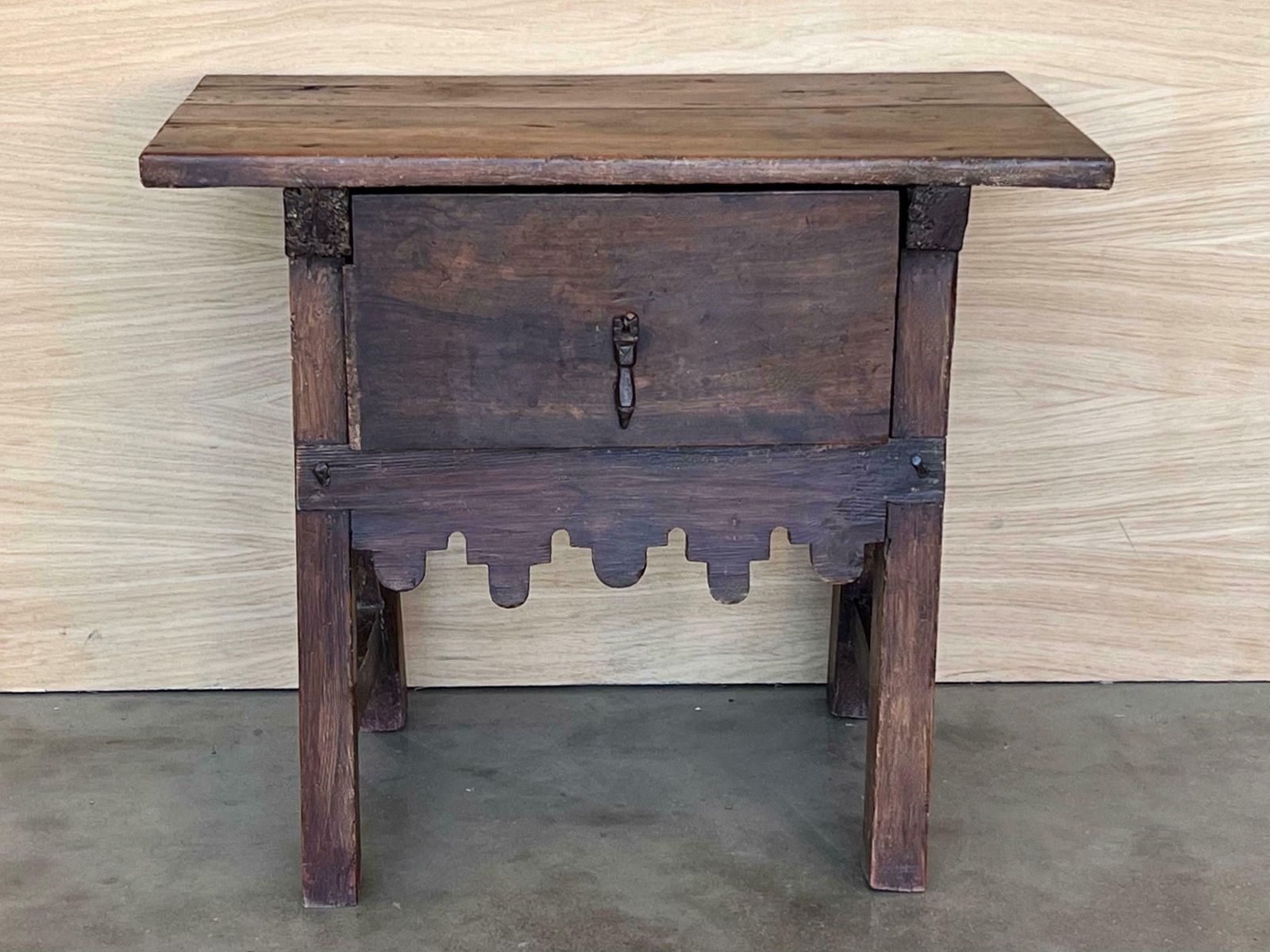 Table d'appoint baroque espagnole, entretoise en bois et grand tiroir photo furniture