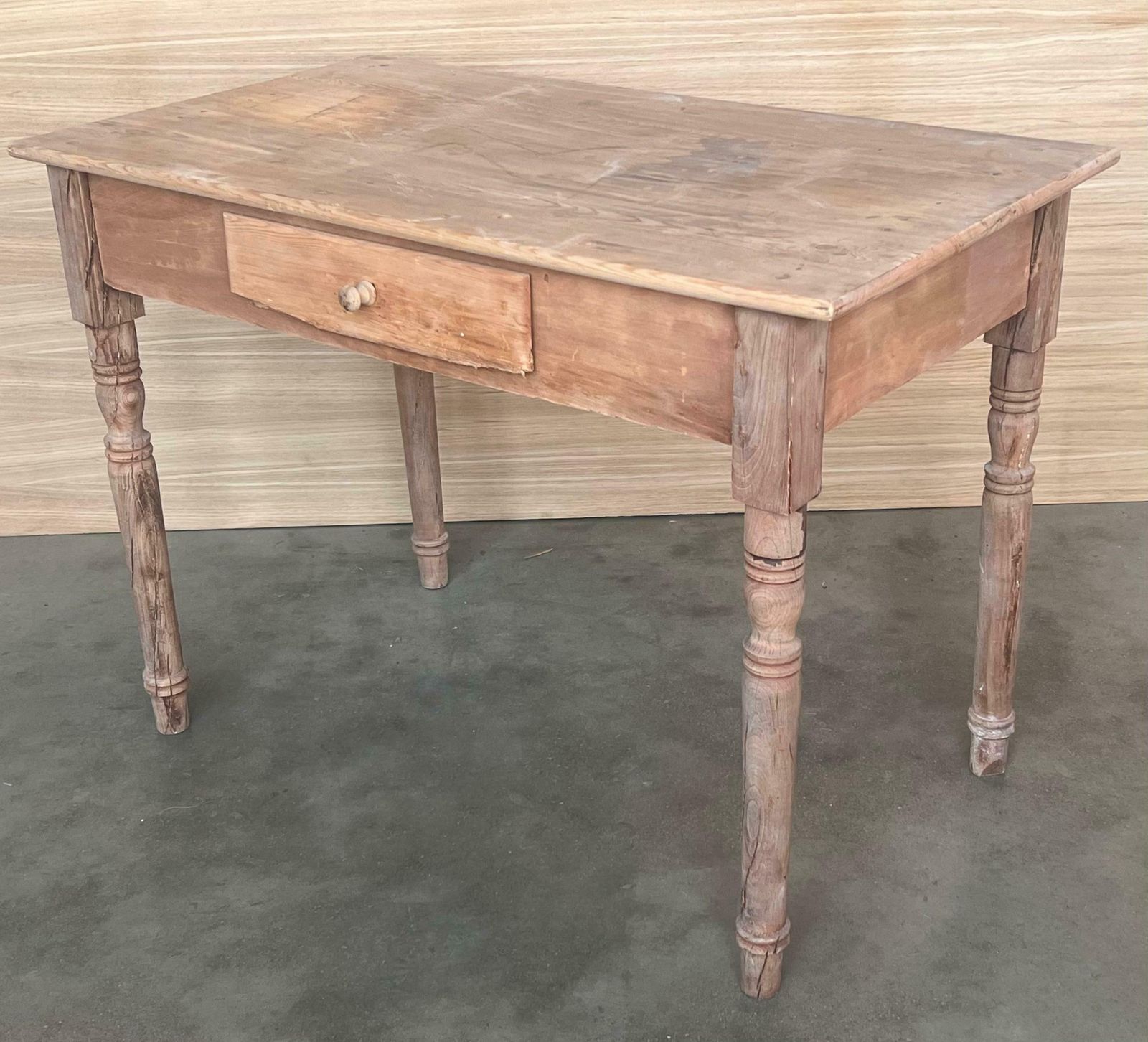 Table d'appoint baroque espagnole décolorée avec tiroir photo 2429.0