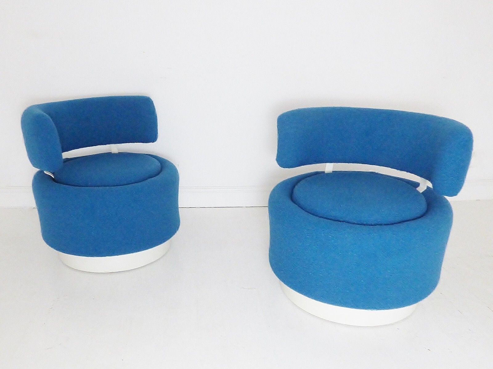 Stunning Pair Of Vintage Space Age French Pod Chairs 1970's