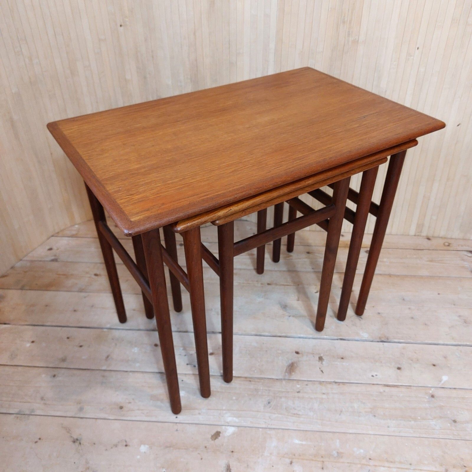 photo vintage Fab Vintage Mcm 1960s Danish Made In Denmark Dyrlund Set Of 3 Nesting Tables