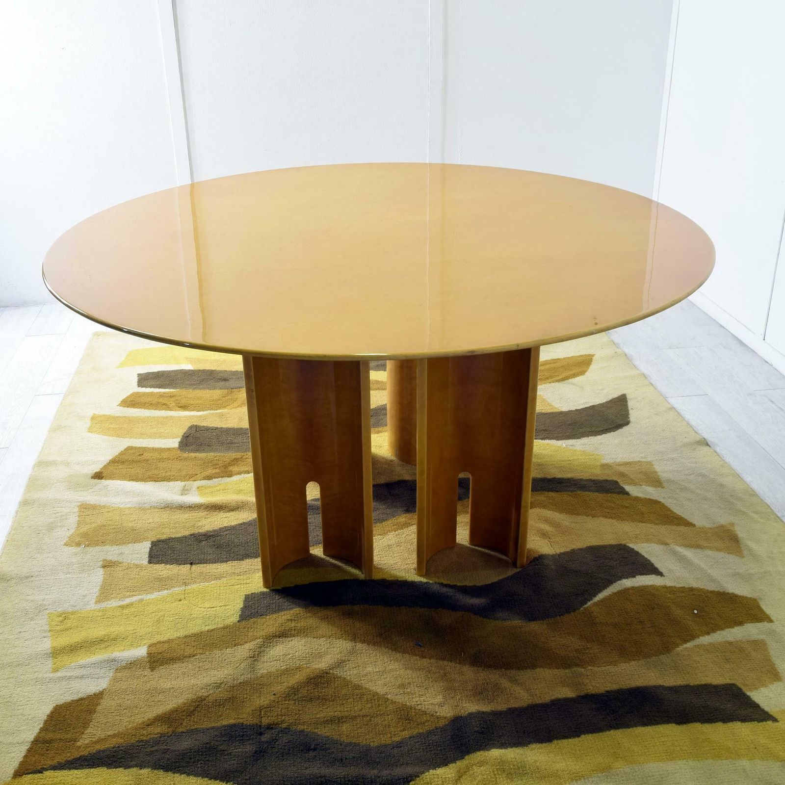 Giovanni Offredi Round Table For Saporiti Italia 1980s. photo vinterior