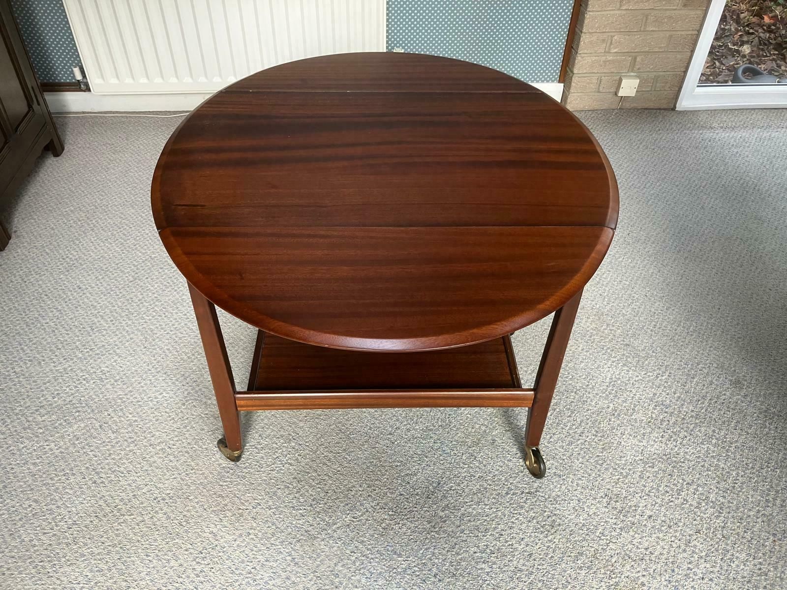 Richard Hornby For Fyne Ladye Double Leaf Oval Table On Castors Mid 20th Century