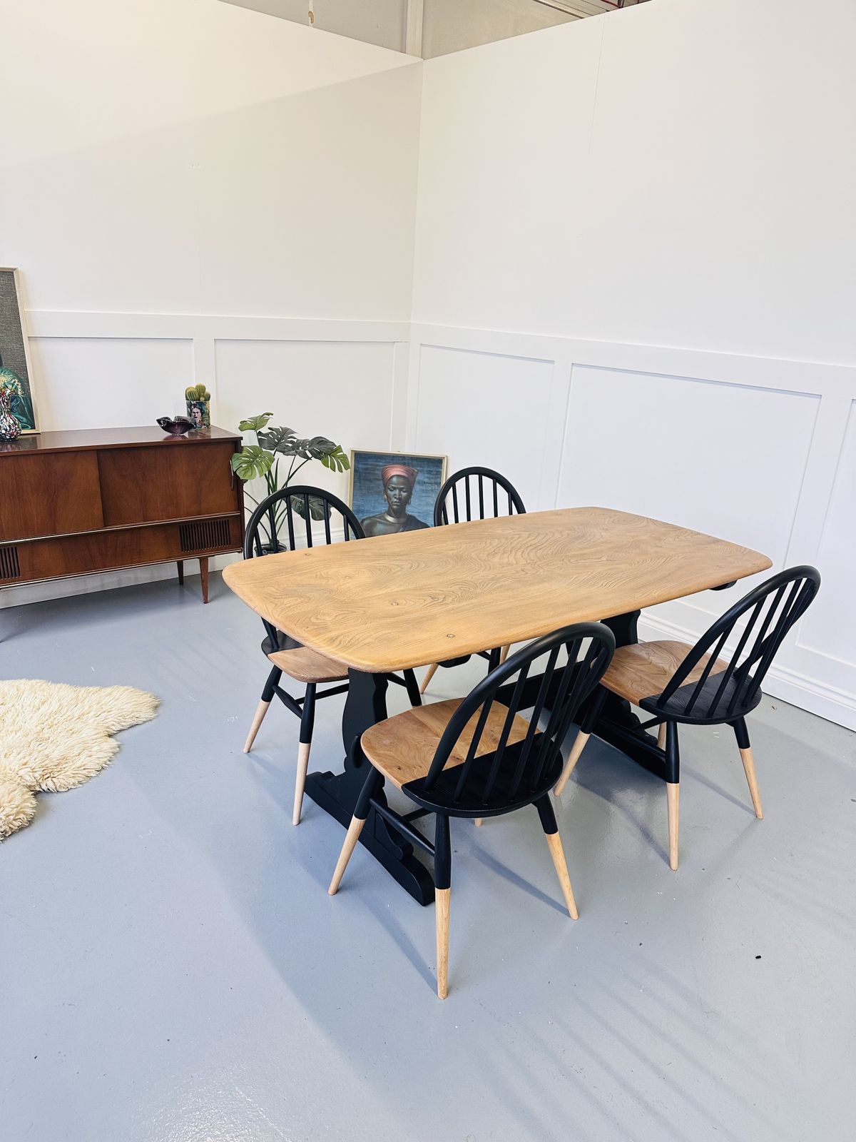 Ercol Blonde And Black Hand Painted Dining Table & Chairs Elm And Beach Wood photo 1100.0