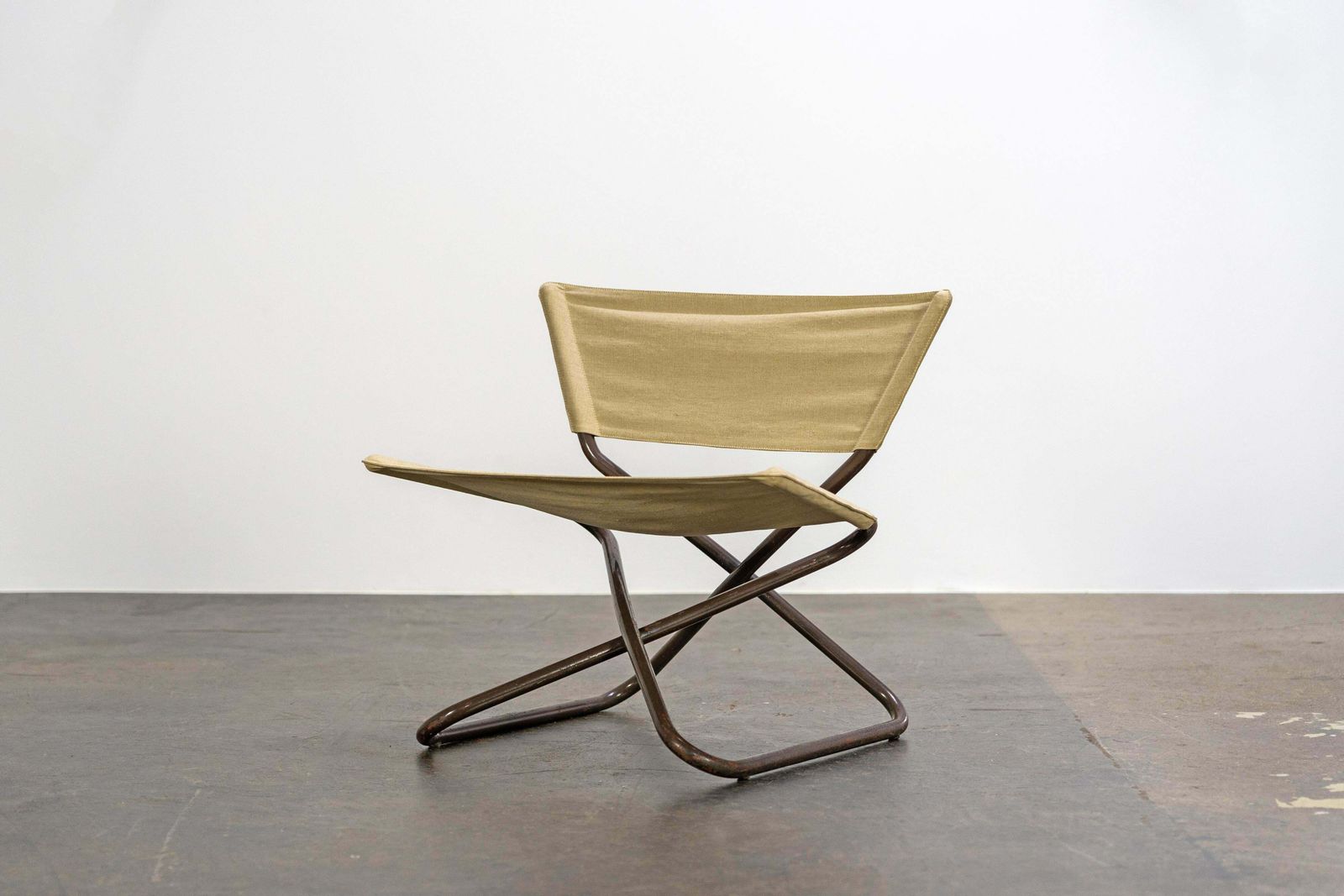 photo furniture Four Z Down Folding Lounge Chairs And Table By Erik Magnussen, Torben ørskov