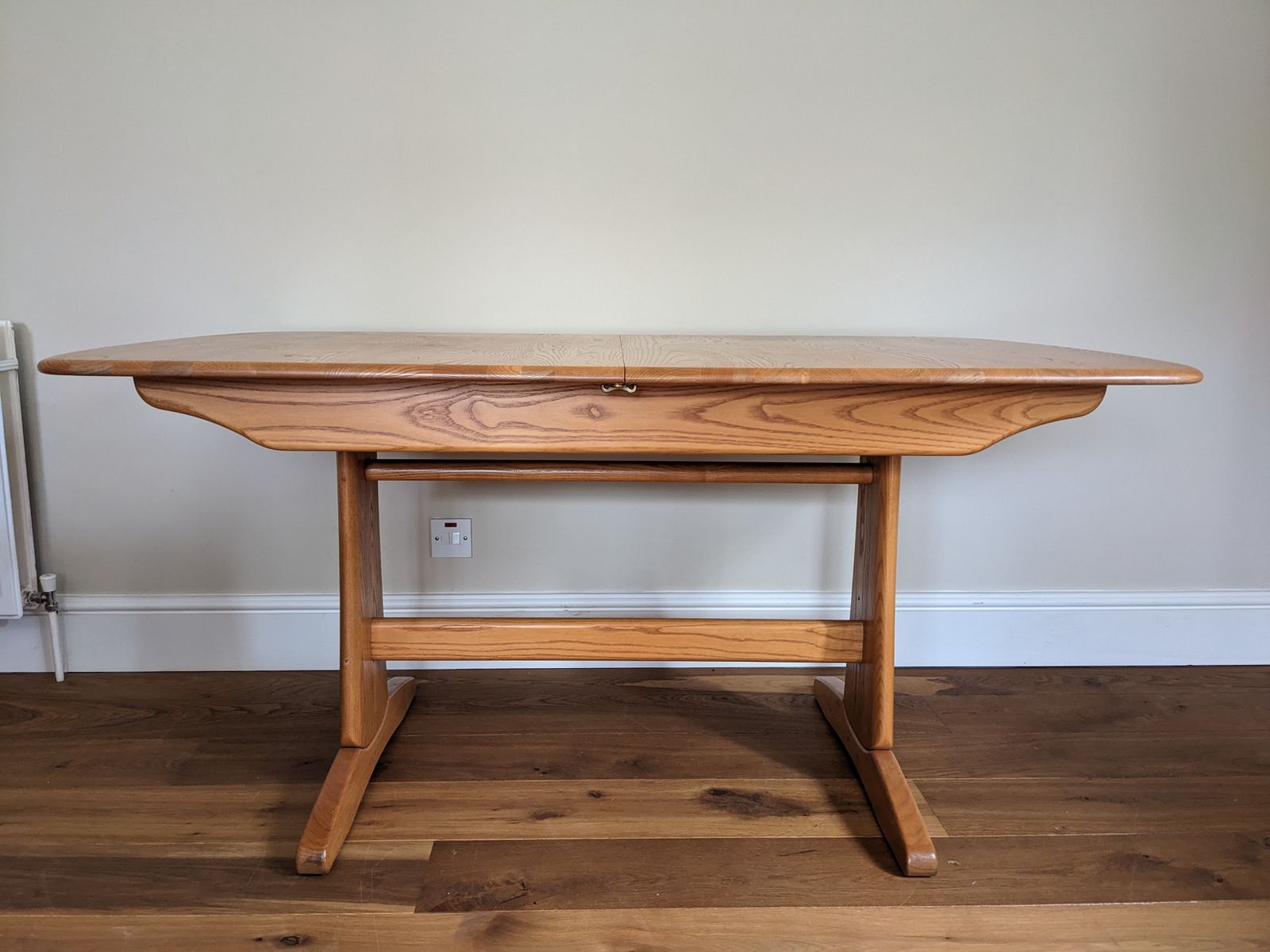 Ercol Windsor Extending Dining Table photo 1250.0