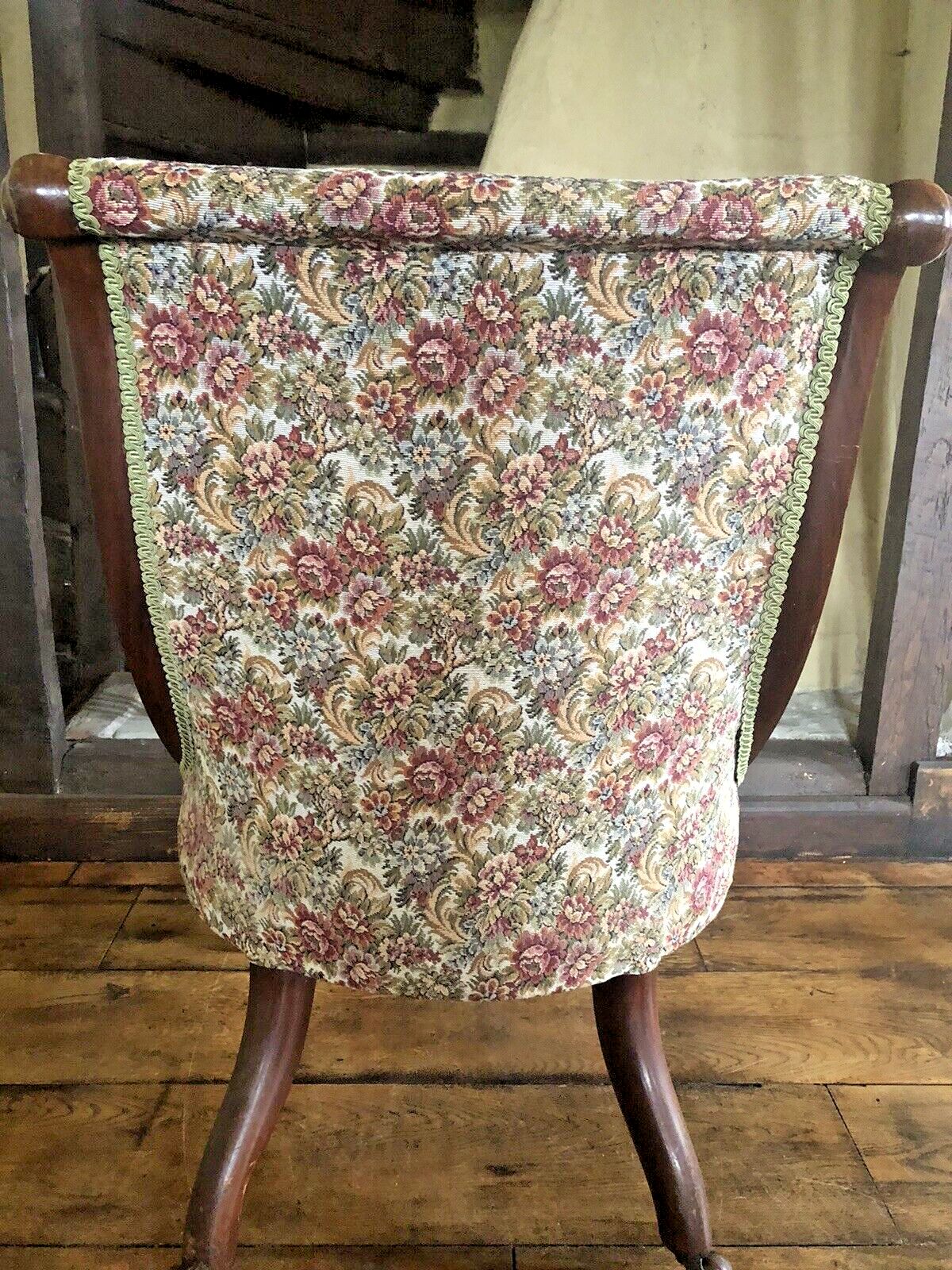 photo vinterior Original Antique Ornate Woven Tapestry Ladies Slipper Nursing Chair