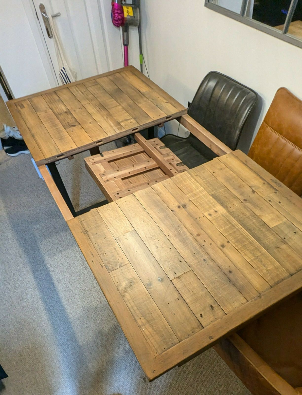photo vinterior Carter Extendable Dining Table And Six Chairs