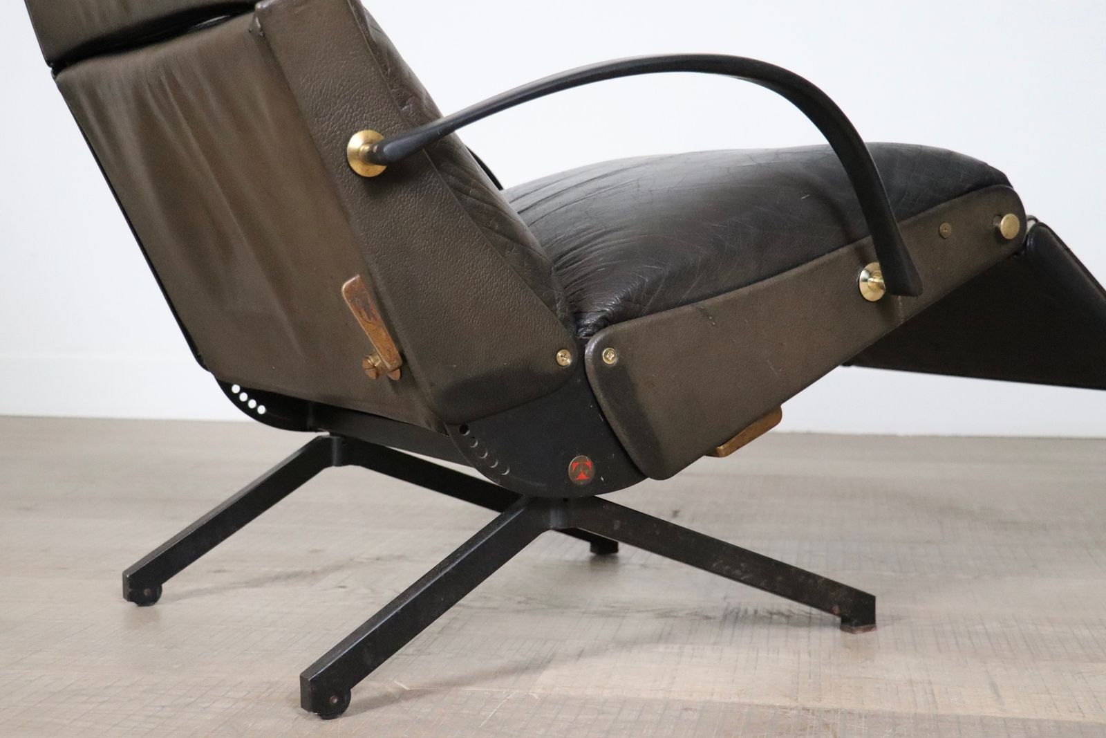 P40 Lounge Chair By Osvaldo Borsani For Tecno In Original Leather, Italy 1960s photo buy