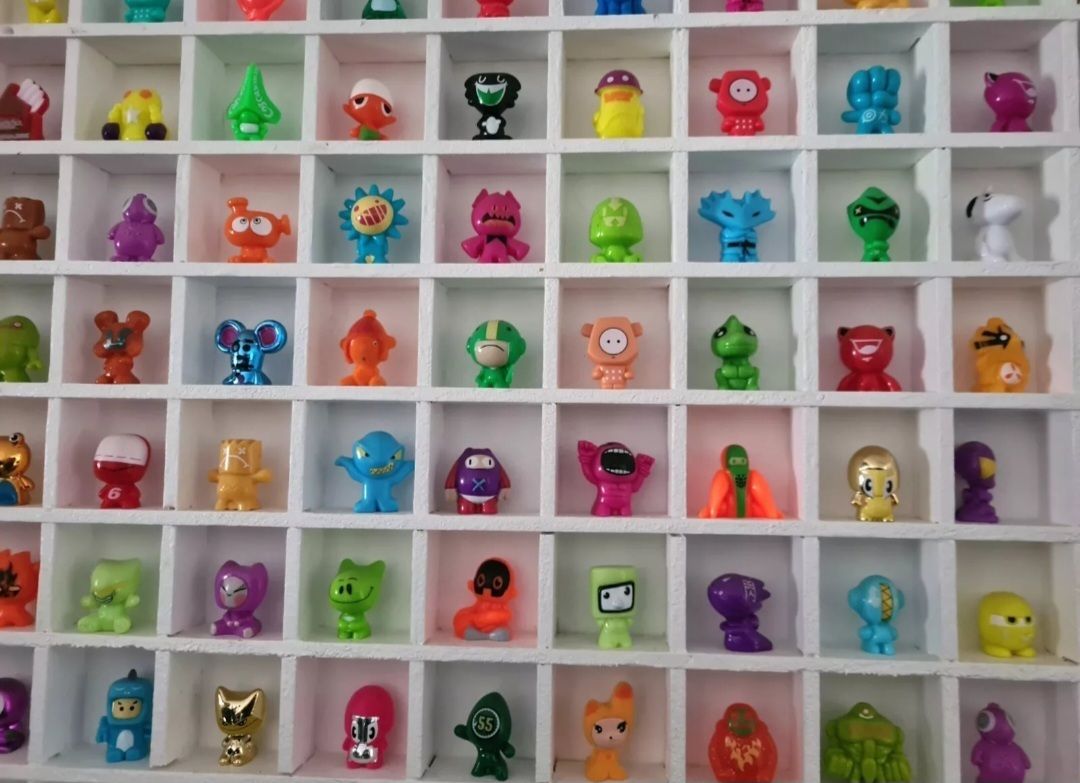 Bespoke Handcrafted Display Board And 324 Gogo Crazy Bones Figures photo vinterior