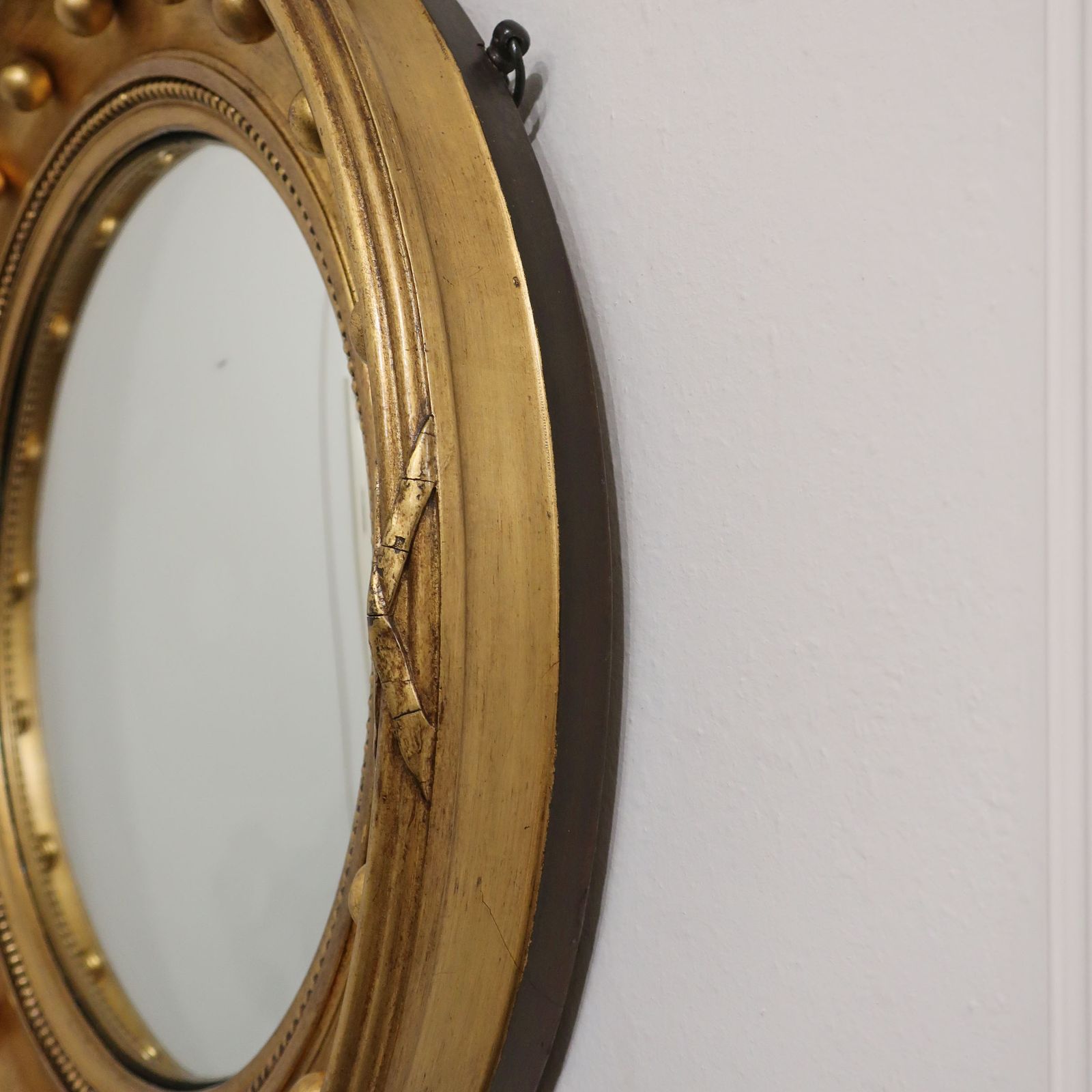 photo furniture Regency Convex Carved Giltwood Wall Mirror