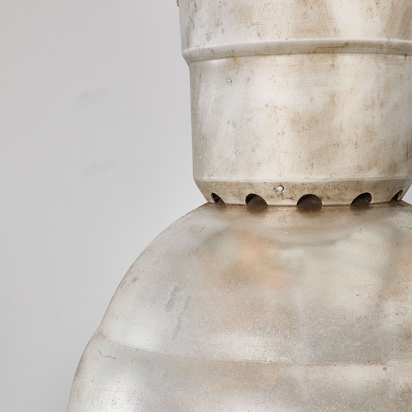 photo vinterior 1960’s Large Industrial Spun Aluminium French Ceiling Pendant Lamps/Light Shades