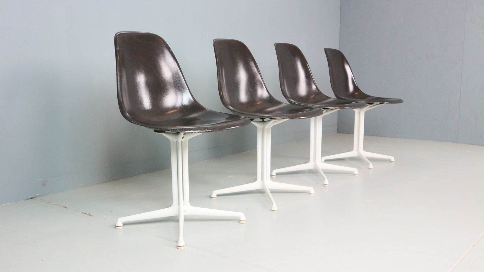 photo furniture Charles & Ray Eames Set Of 4 Off Black"La Fonda" Chairs For Herman Miller, 1960