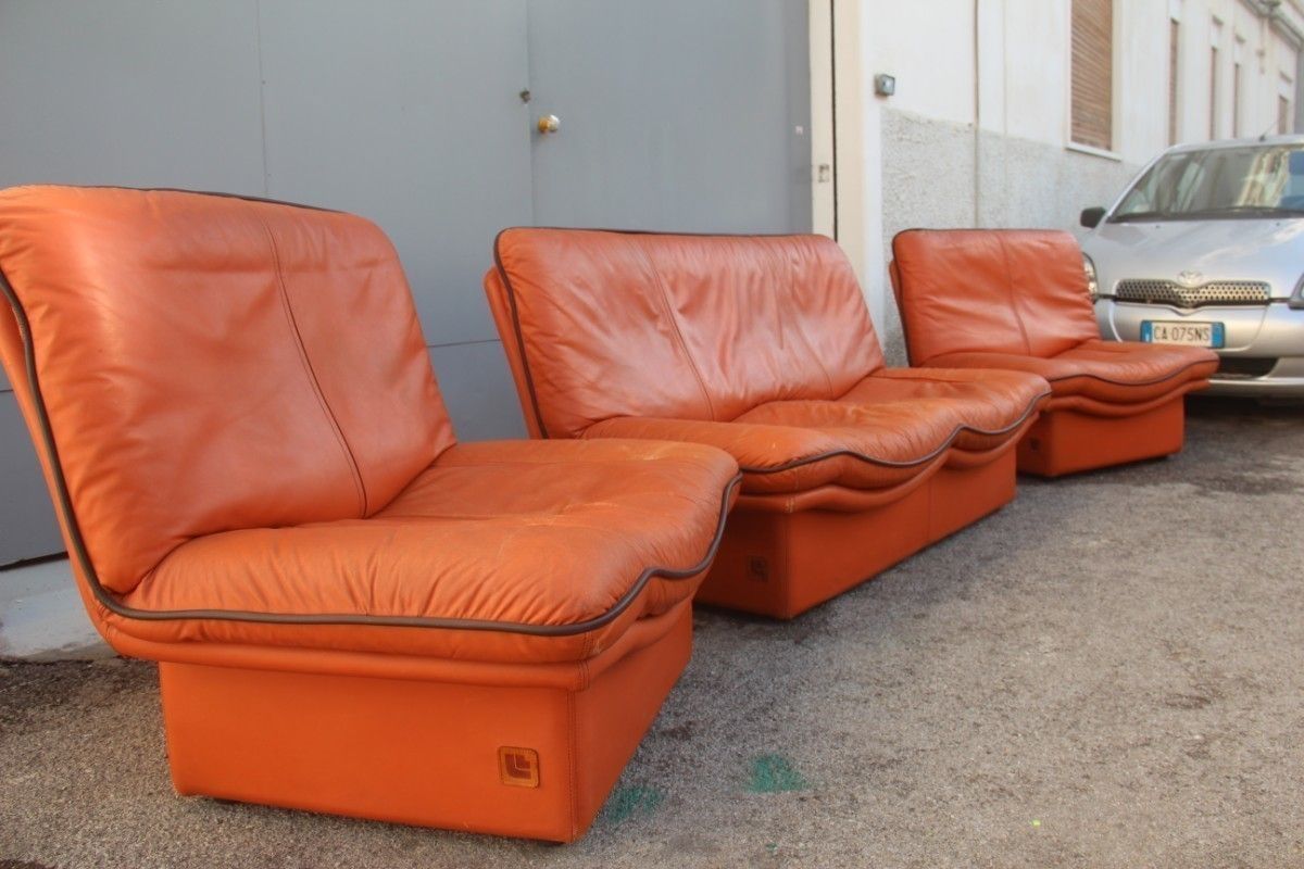 photo vinterior Living Room Seat Italian Design 1980s Leather Particular Form Lev&Lev Production Mod. Gabbiano