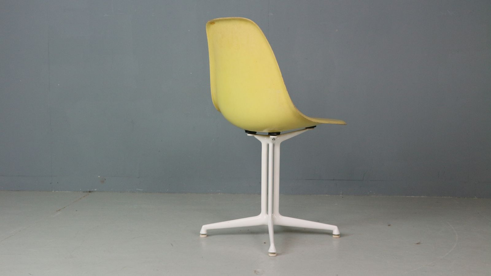 Charles & Ray Eames "La Fonda" Light Yellow Fiberglass Chairs Herman Miller photo 1150.0