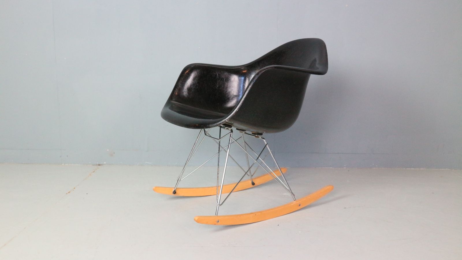 Charles & Ray Eames "Rar" Black Original Rocking Chair, 1977 photo 1400.0