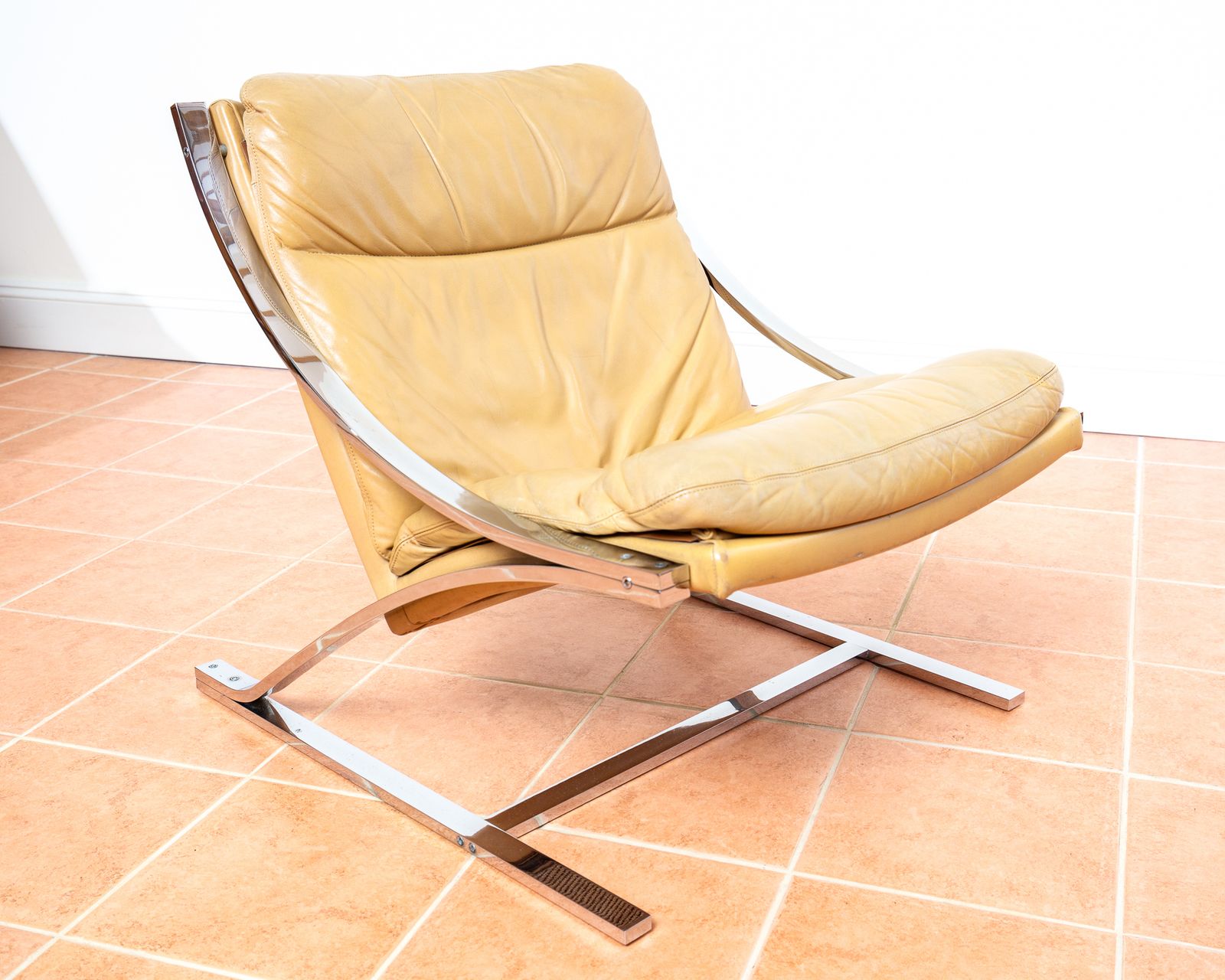 Zeta Leather Chair By Paul Tuttle For Strassle Cream Leather Chrome Cantilever 1970s Space Age Mcm Mid Century Modernist Rocket Launcher Chair Z Chair photo for sale
