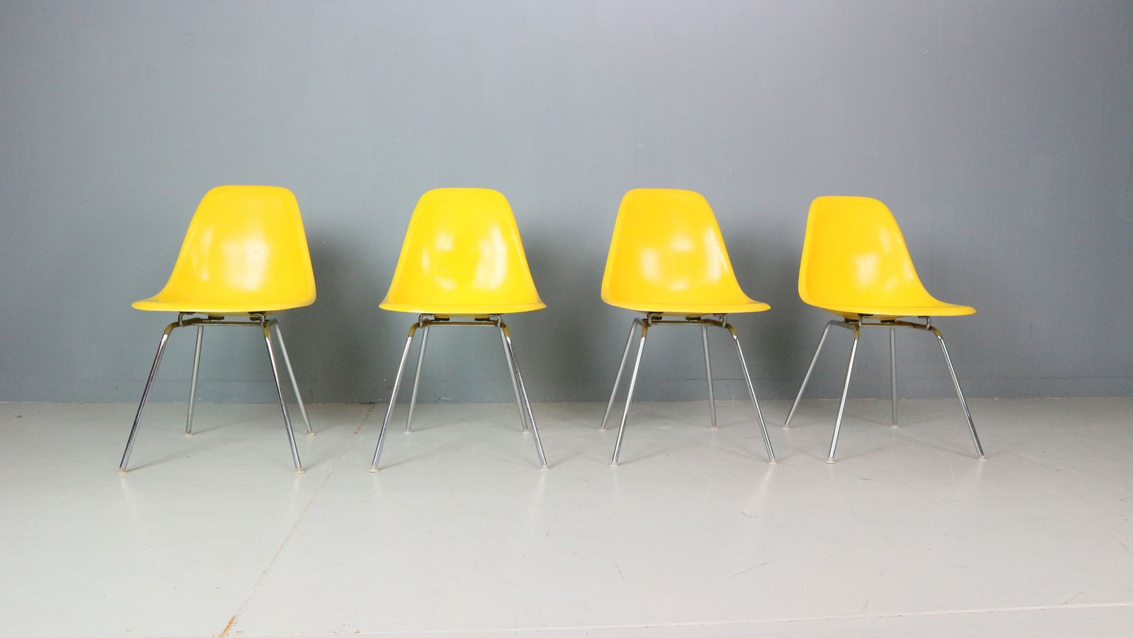 Charles & Ray Eames Set Of 4 Yellow "La Fonda" Chairs For Herman Miller, 1960 photo furniture